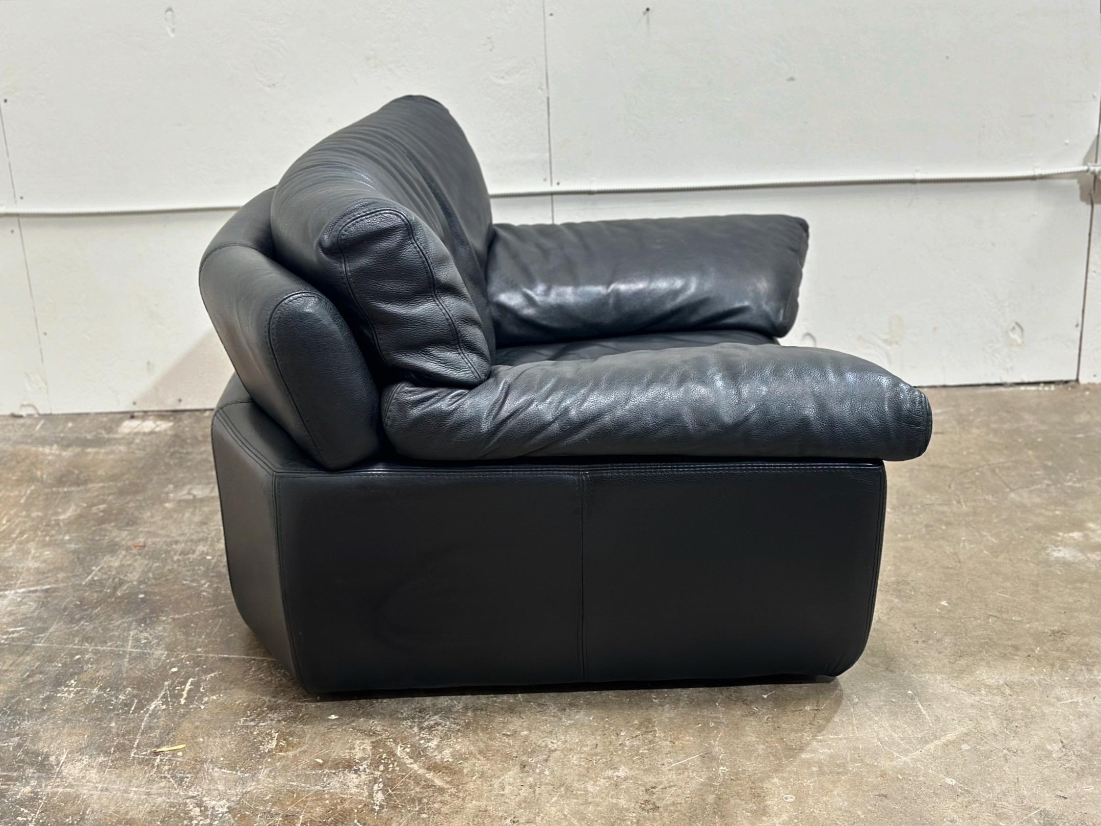 Pair Vintage Post Modern Roche Bobois Black Leather Lounge Chairs + Ottomans 9