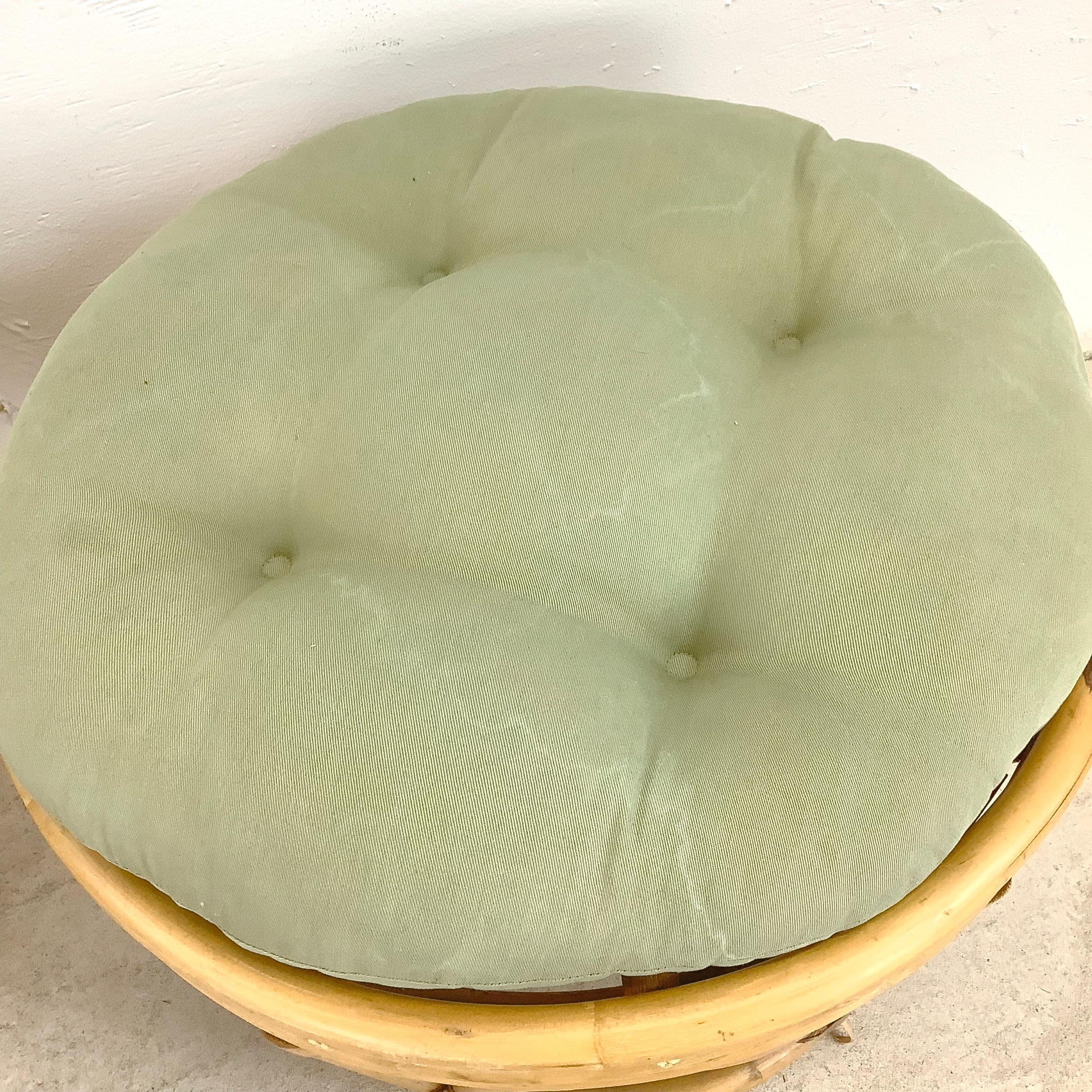 Coppia di pouf in rattan vintage in vendita 8