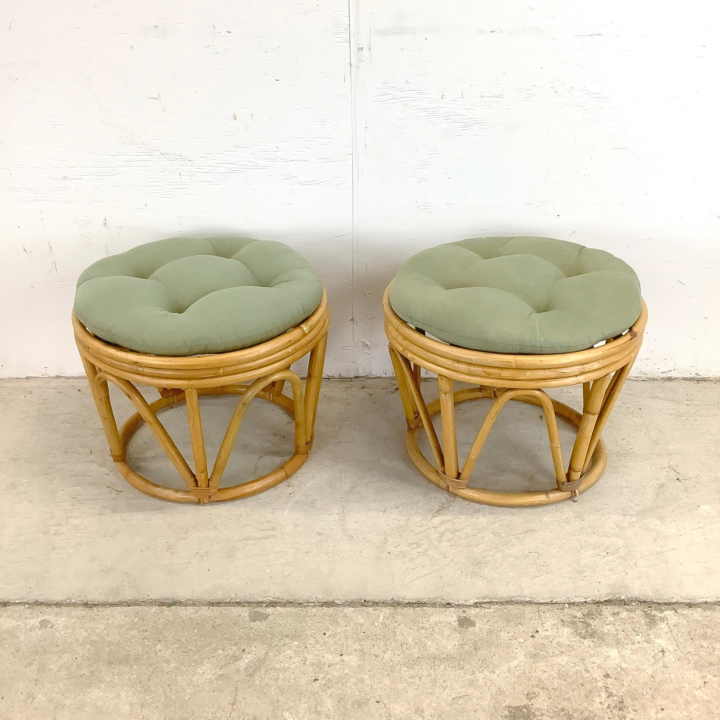 Sconosciuto Coppia di pouf in rattan vintage in vendita