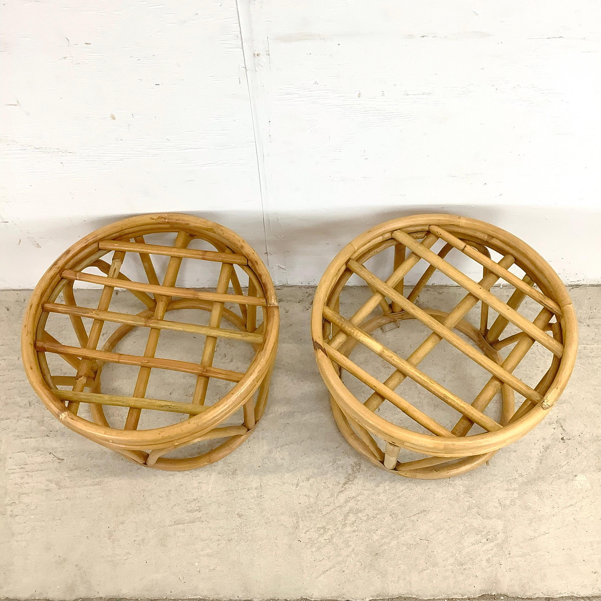 XX secolo Coppia di pouf in rattan vintage in vendita