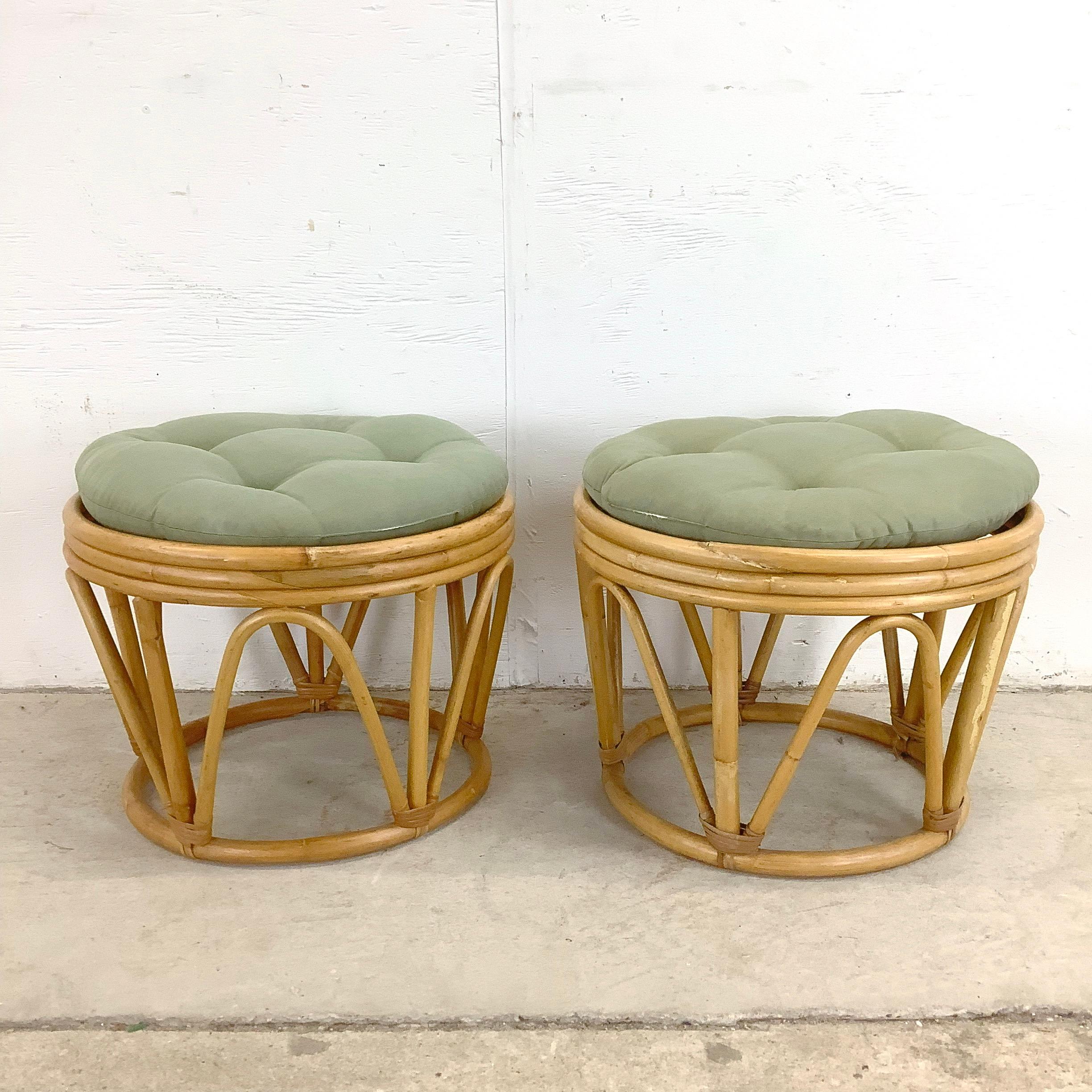 Tessuto Coppia di pouf in rattan vintage in vendita