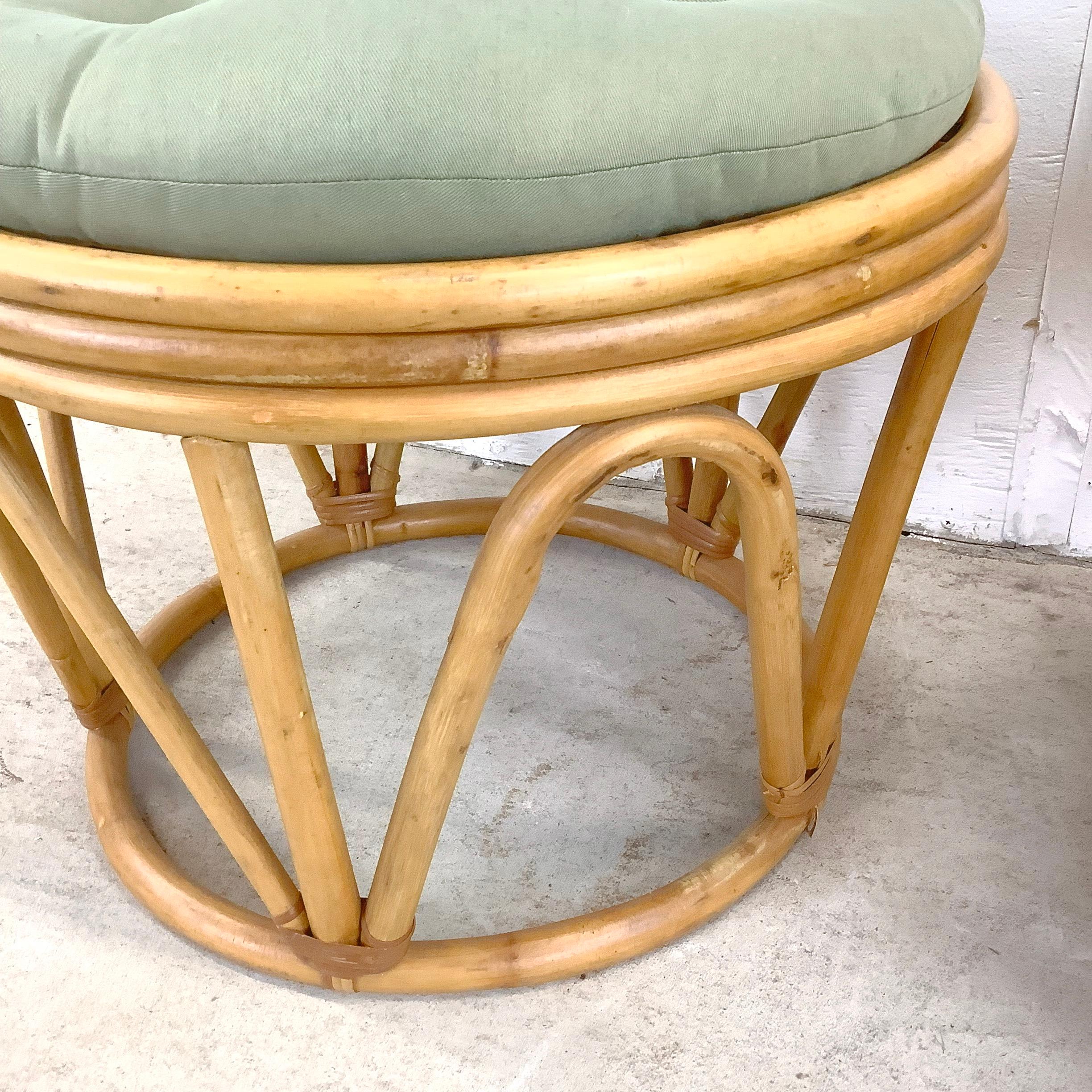 Coppia di pouf in rattan vintage in vendita 1