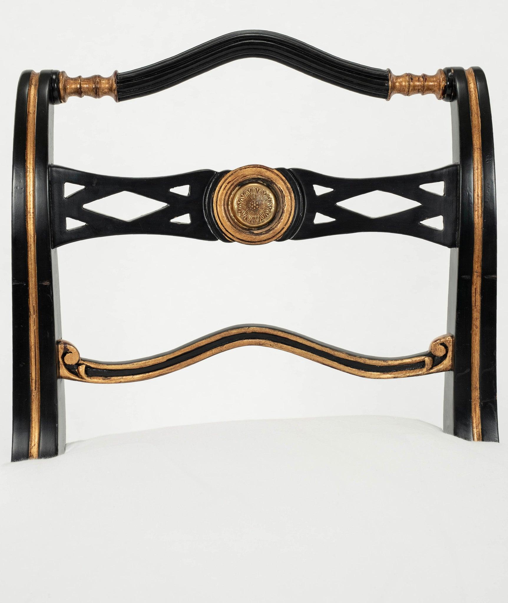 Coppia di poltrone vintage in stile Regency nere e dorate in vendita 1