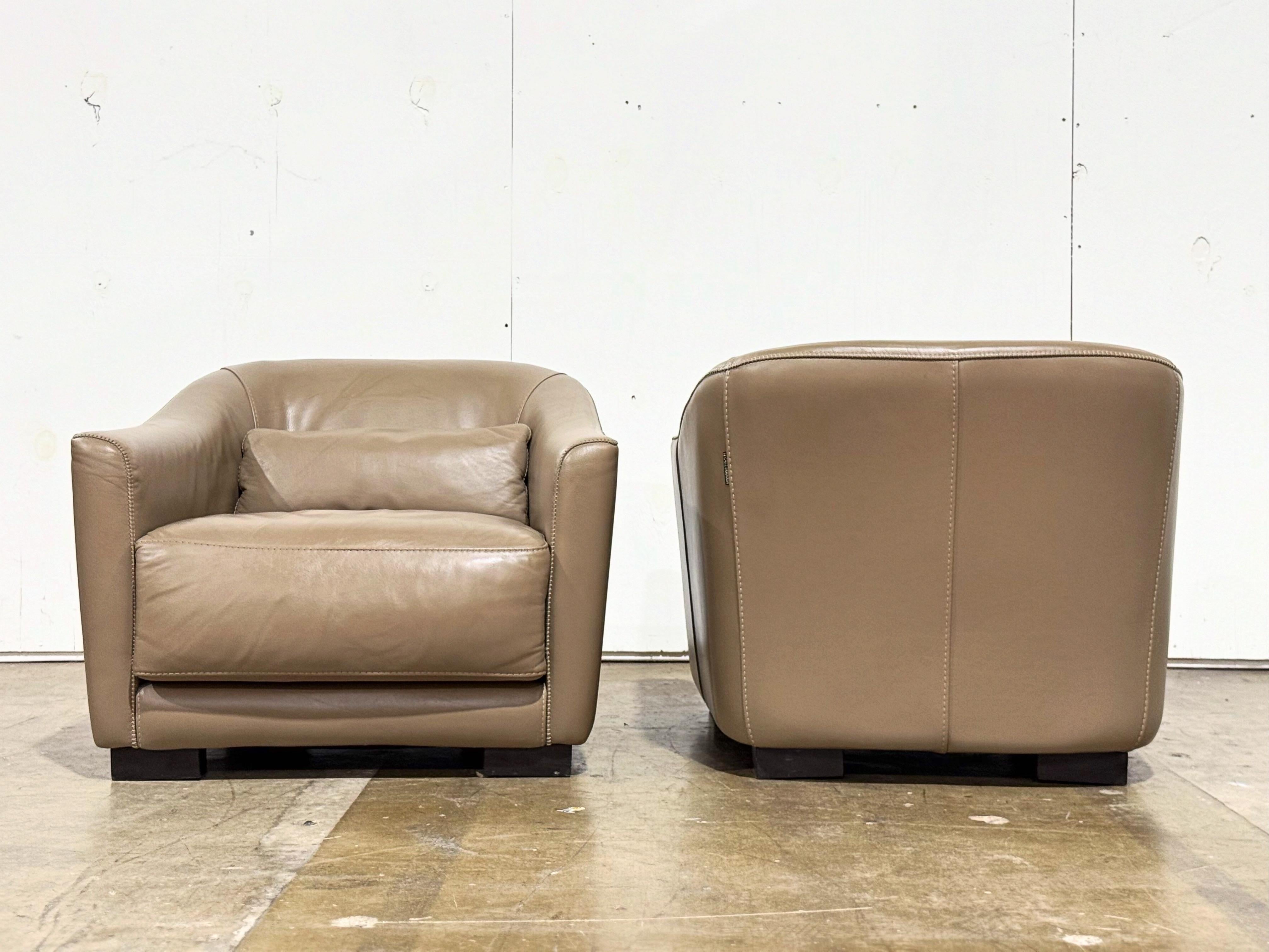 Pair Vintage Roche Bobois Gray Leather Club Lounge Chairs - Art Deco Streamline For Sale 7
