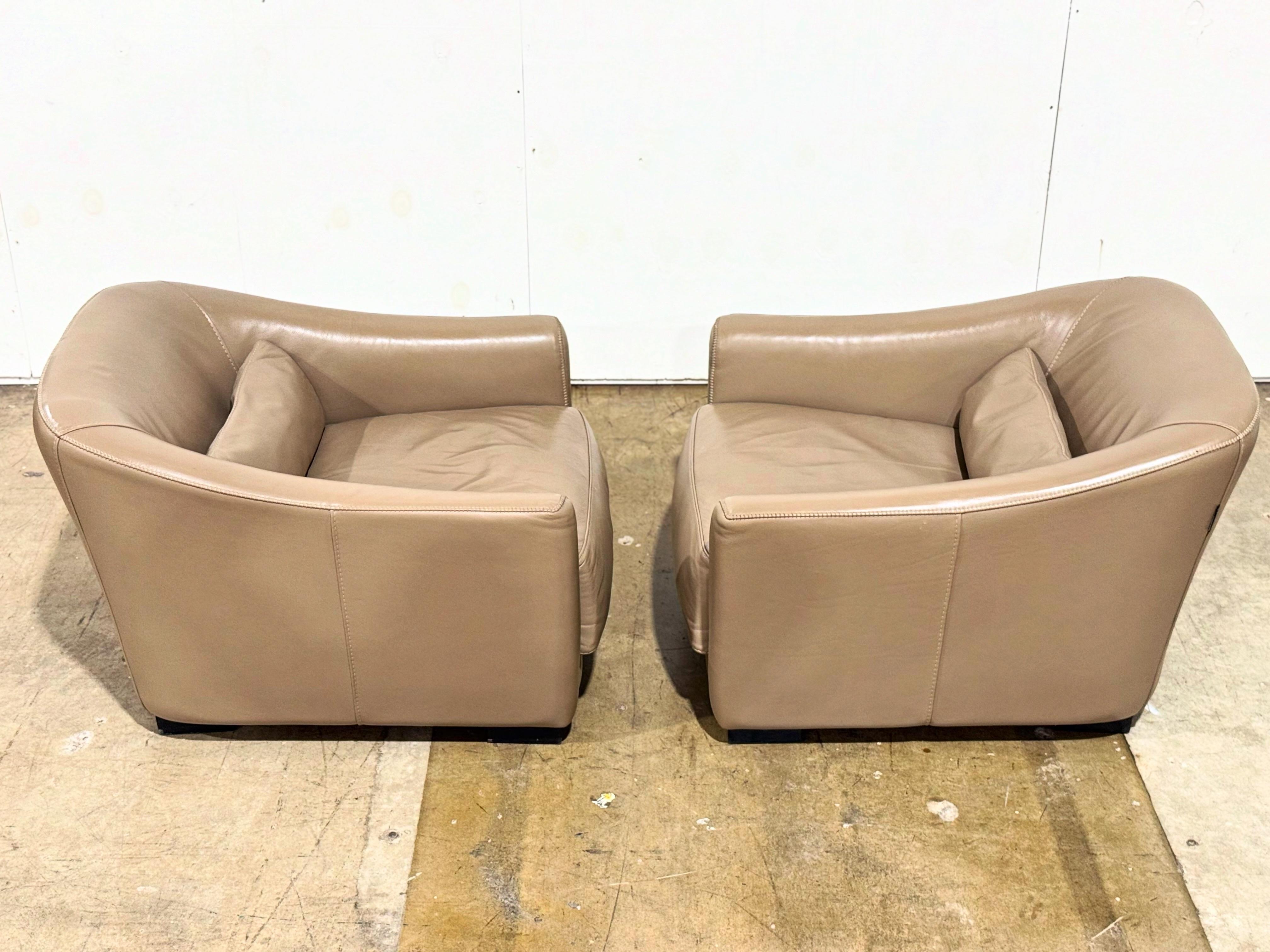 Pair Vintage Roche Bobois Gray Leather Club Lounge Chairs - Art Deco Streamline For Sale 8