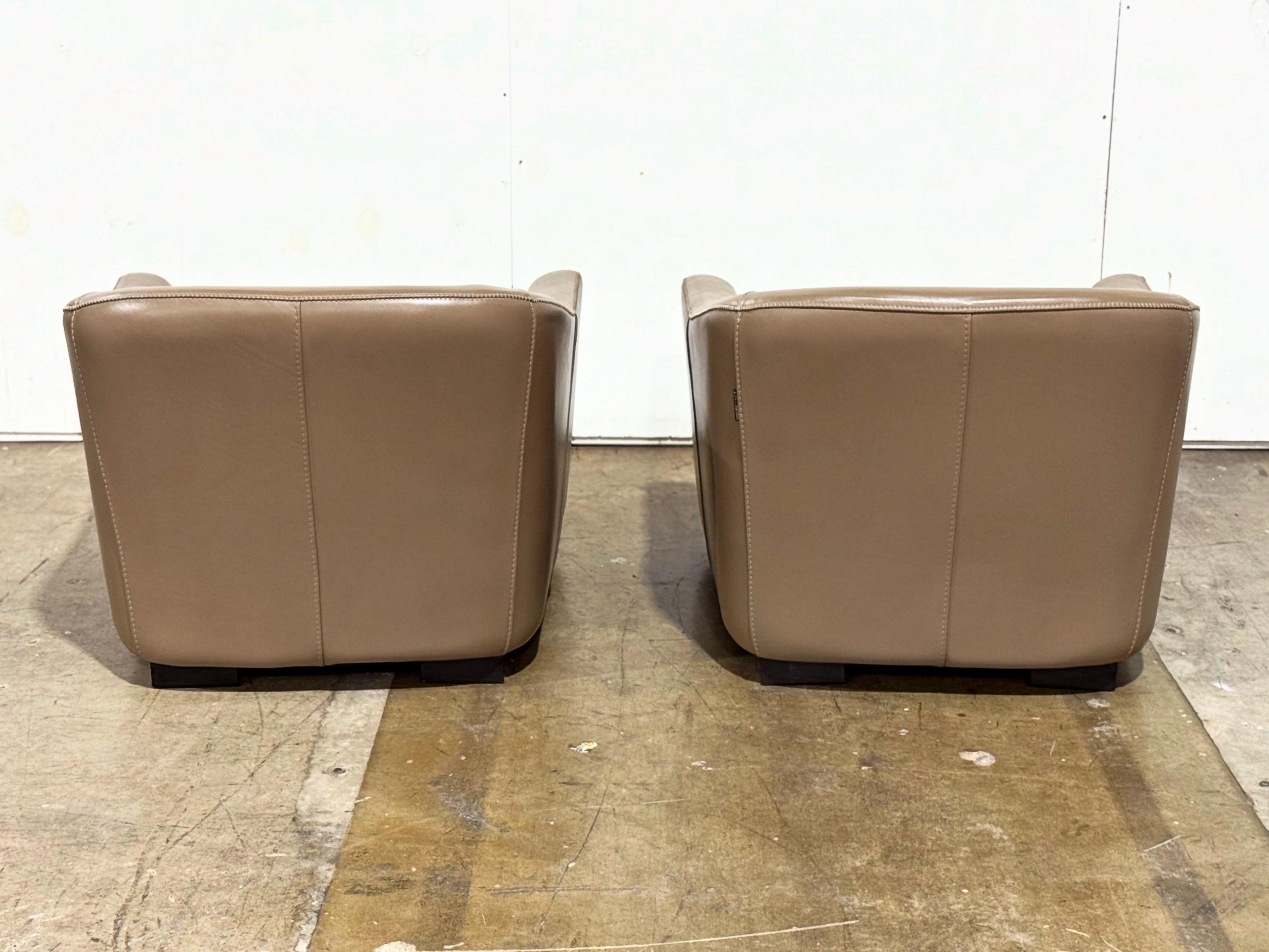 Pair Vintage Roche Bobois Gray Leather Club Lounge Chairs - Art Deco Streamline For Sale 1