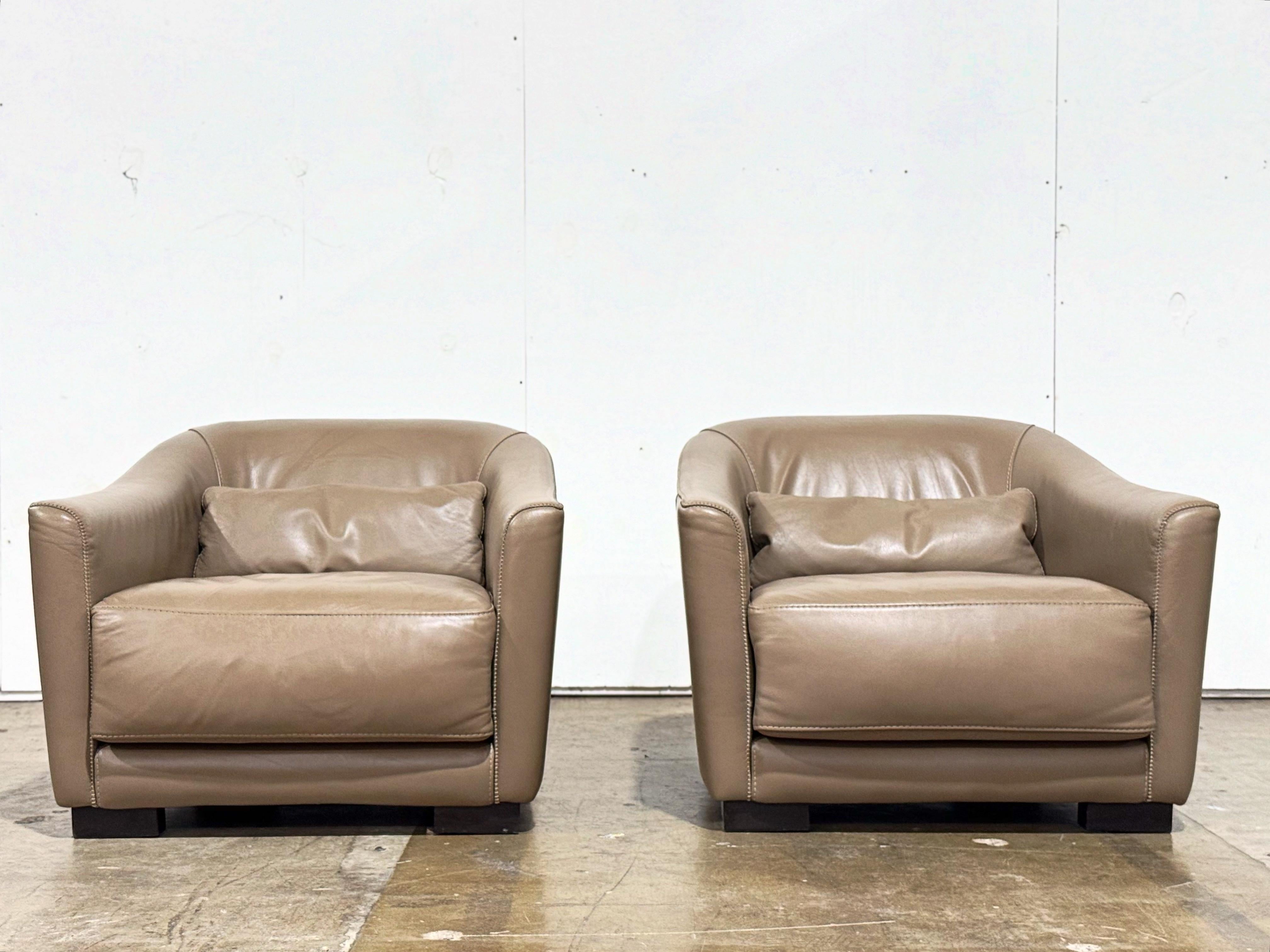 Pair Vintage Roche Bobois Gray Leather Club Lounge Chairs - Art Deco Streamline For Sale 2