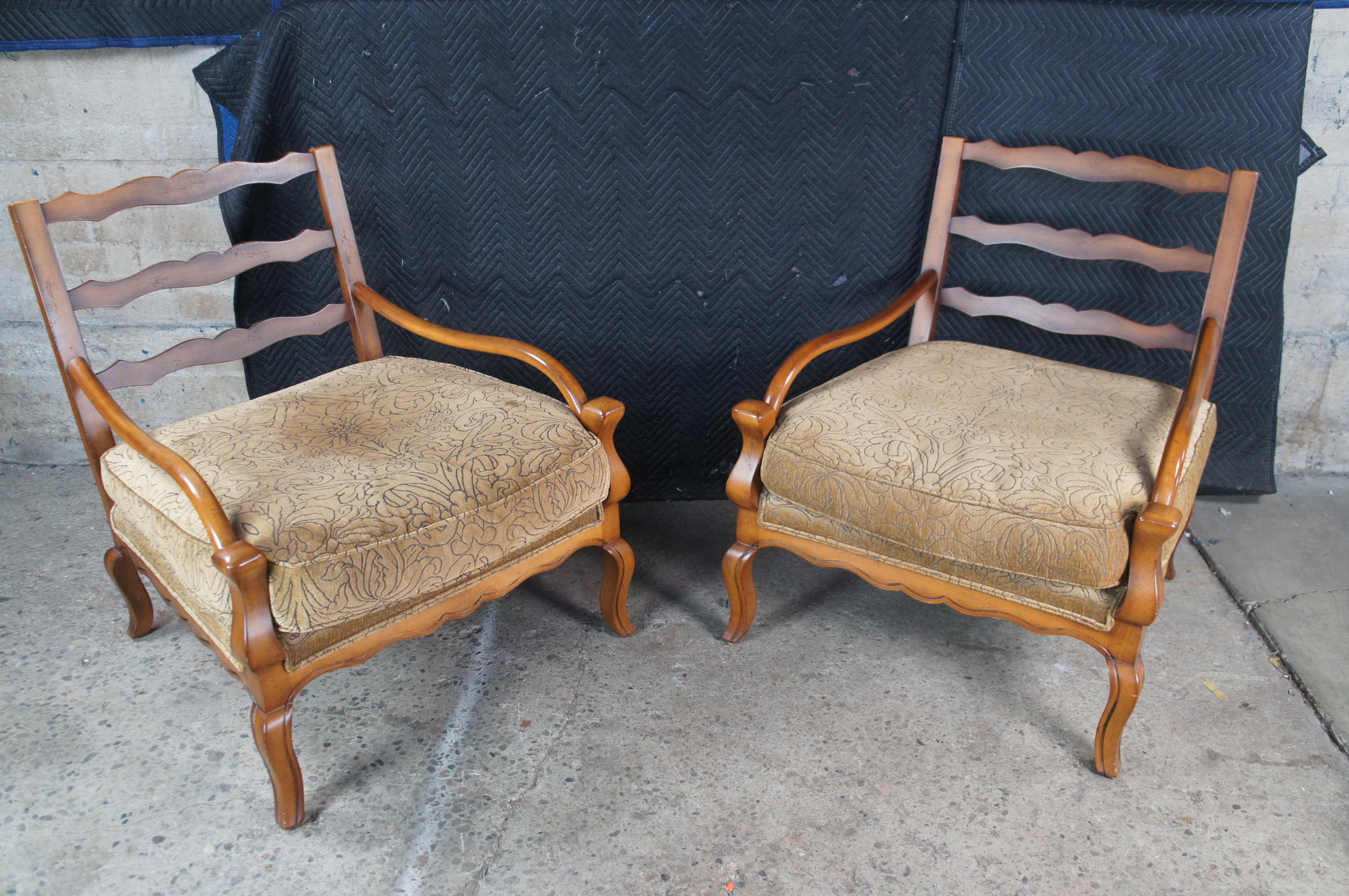 Paar Vintage Sherrill überdimensioniert Französisch Land Eiche Leiter zurück Lounge Arm Stühle (20. Jahrhundert) im Angebot