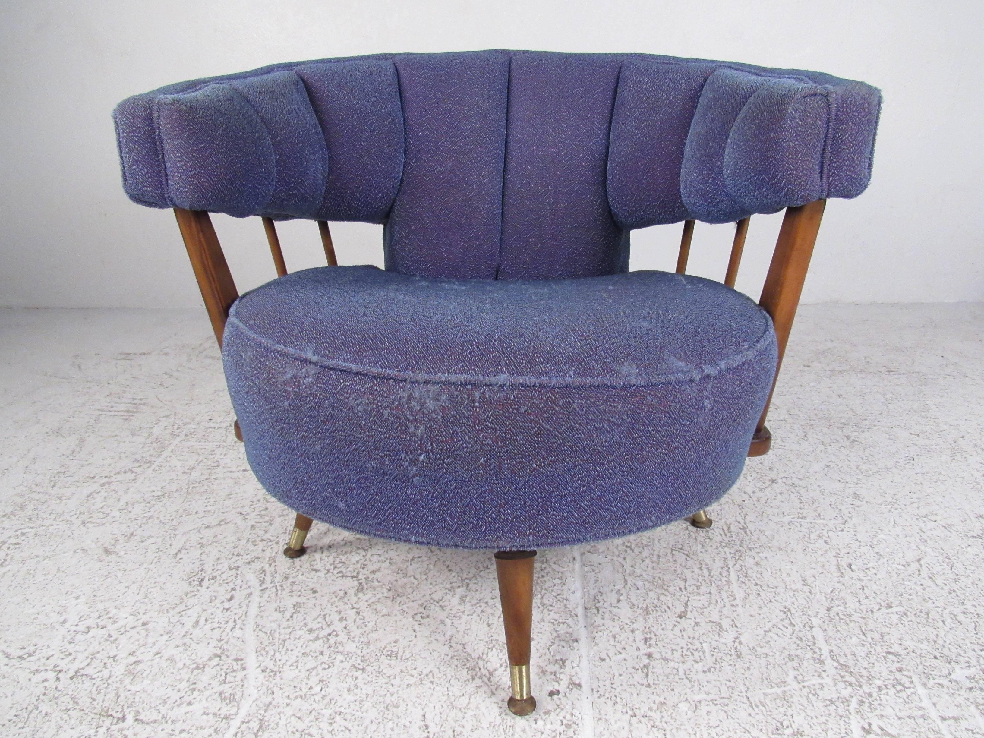 Mid-20th Century Pair of Vintage Swivel Lounge Chairs