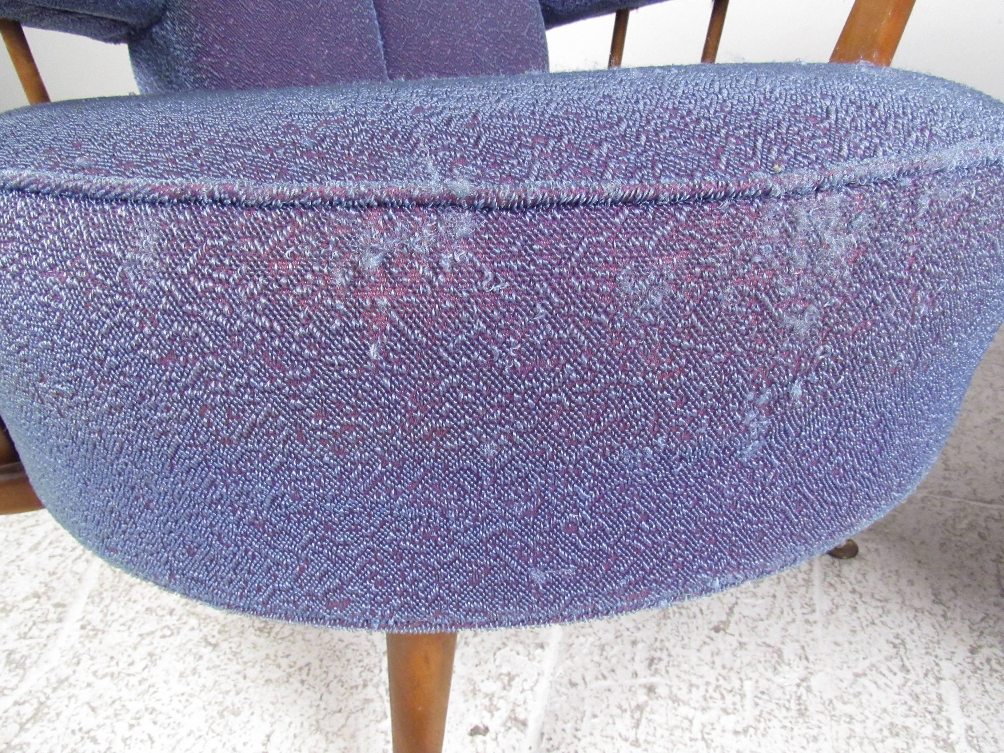 Pair of Vintage Swivel Lounge Chairs 3