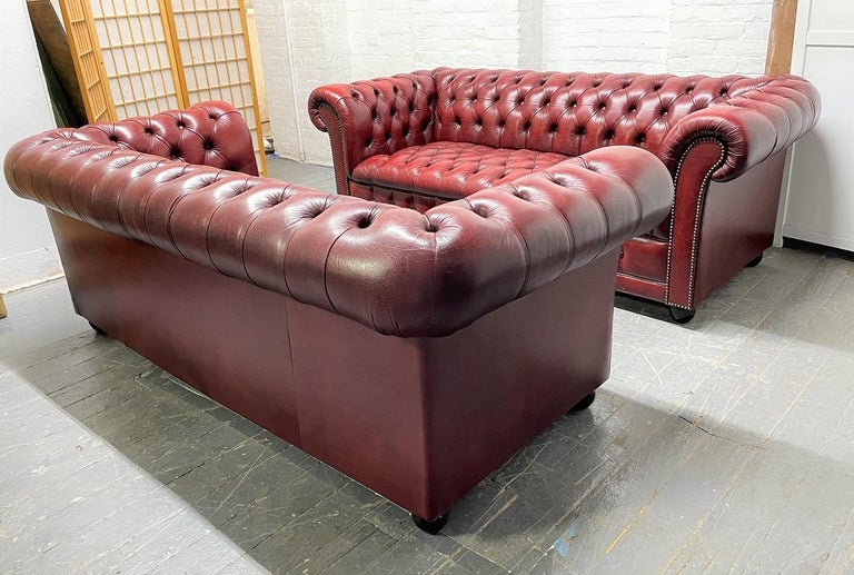 Pair Vintage Tufted Leather Chesterfield Sofas In Good Condition For Sale In New York, NY