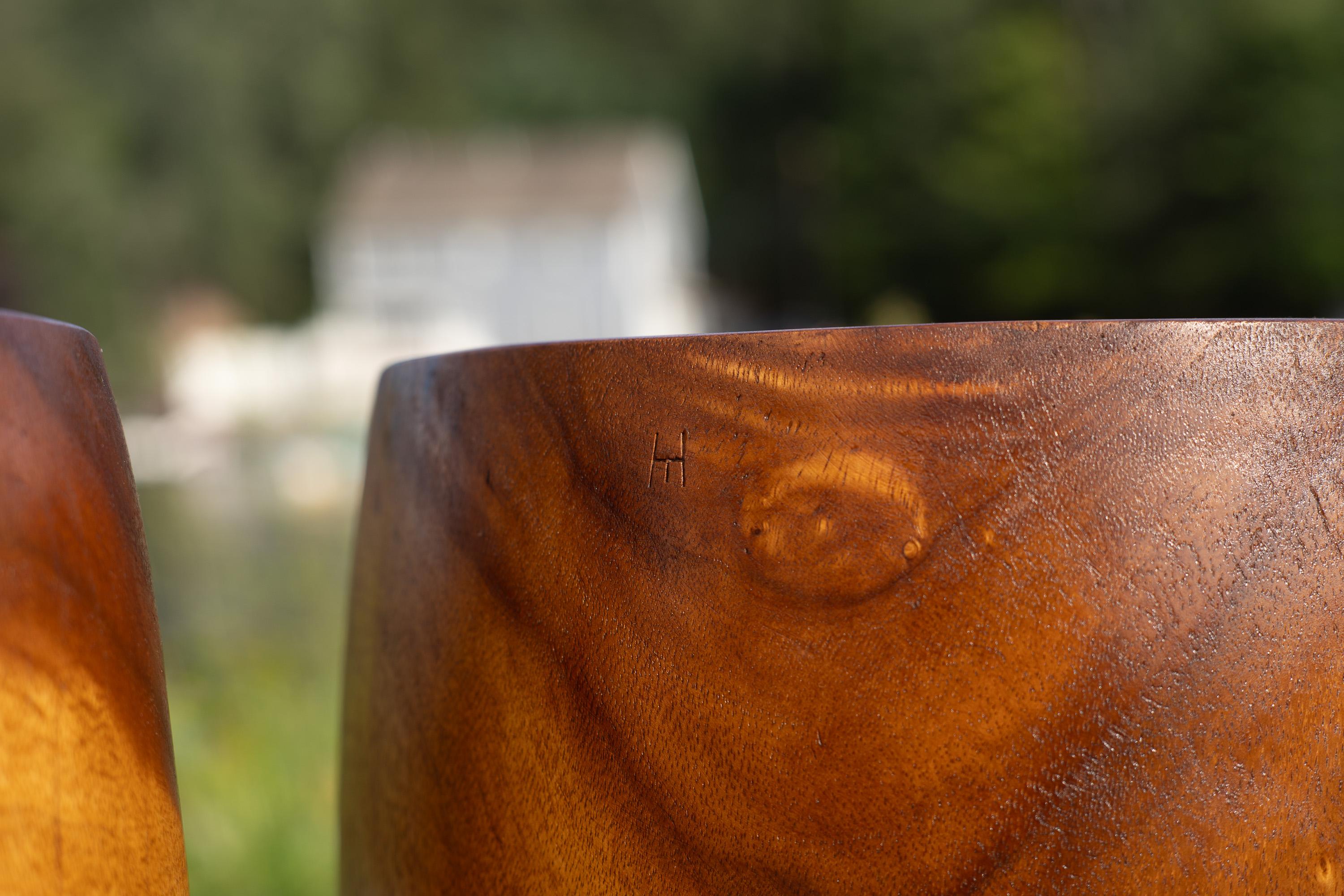 Paire de tables d'appoint ou tabourets d'époque en teck massif tourné, fabriqués par Studio en vente 3