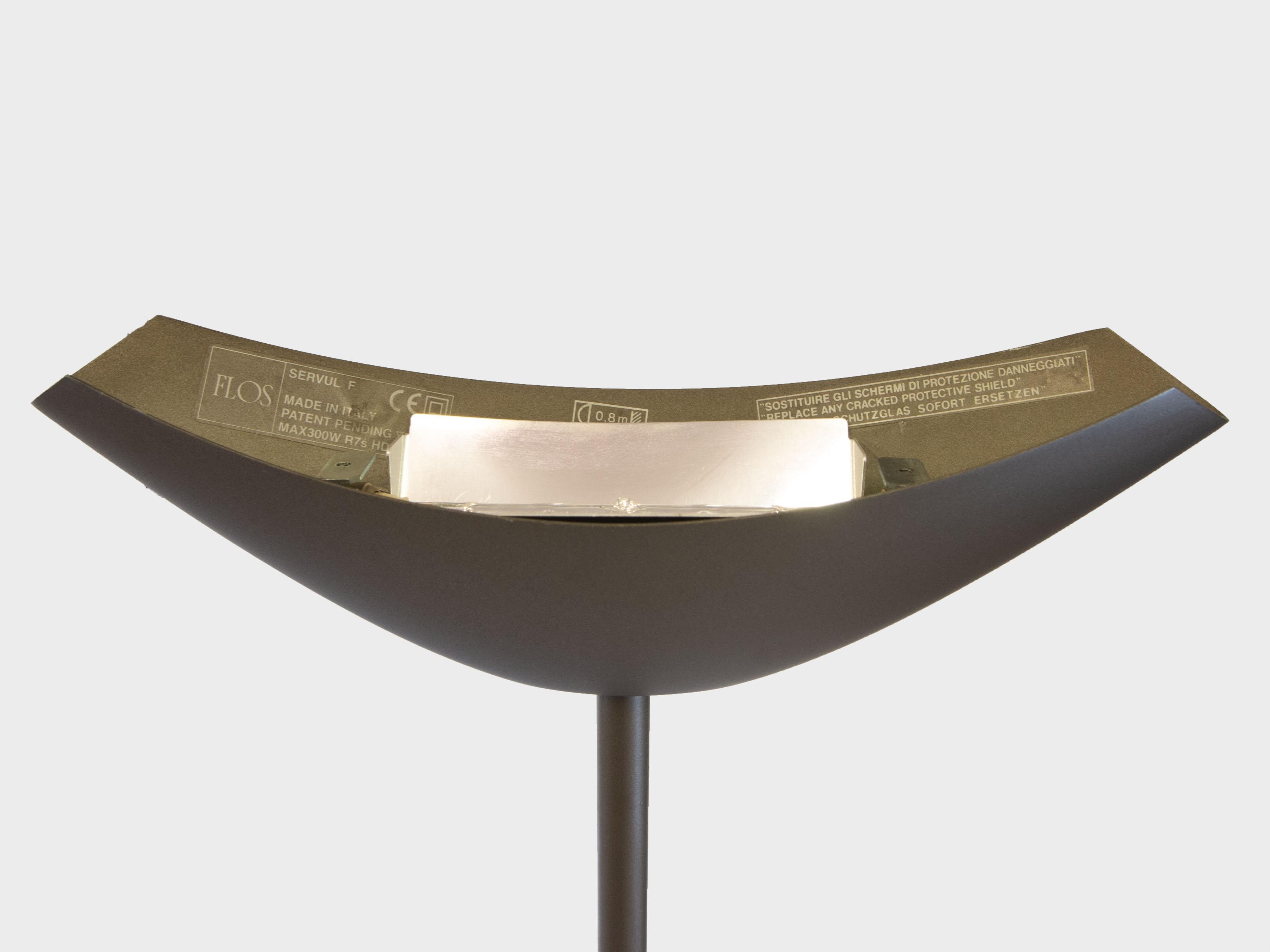Ein Paar Deckenfluter-Stehlampen von Josep Llusca ''Servul F'' für Flos, Italien  im Angebot 8