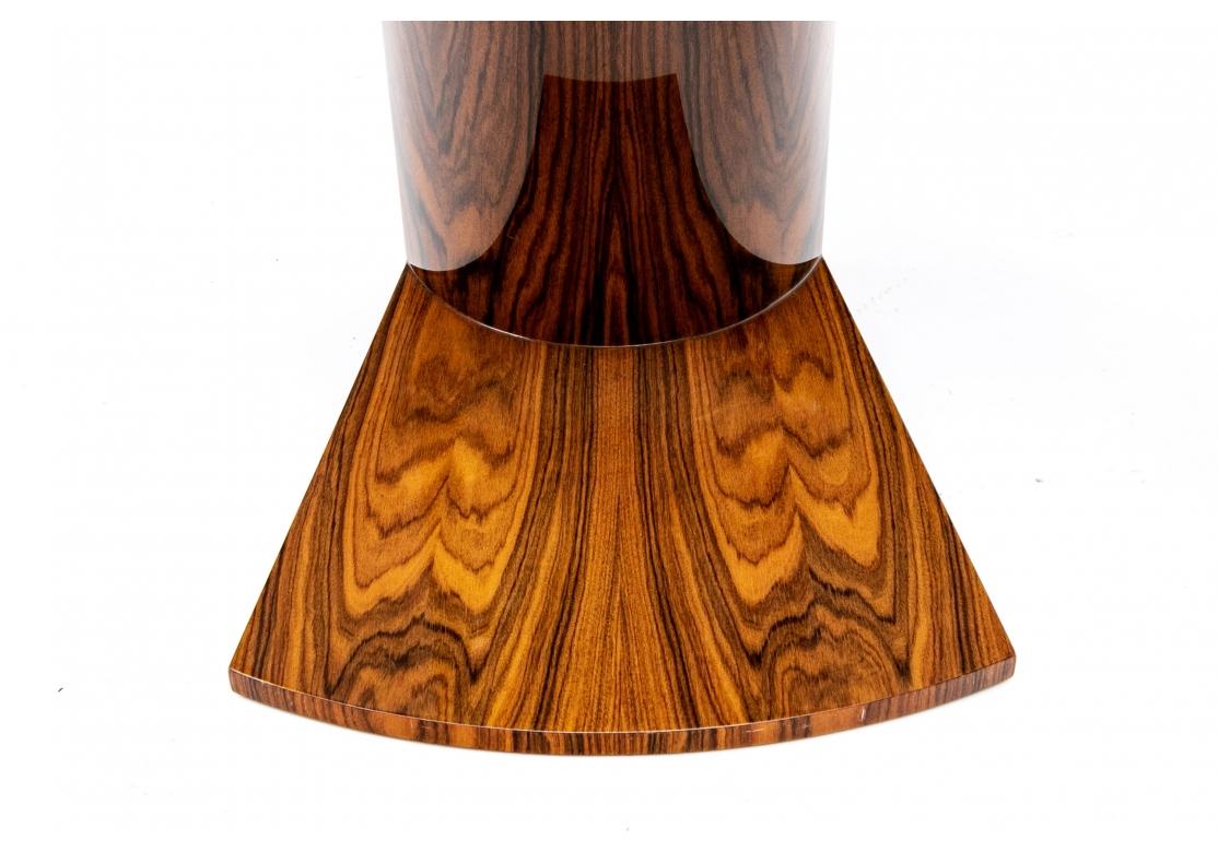 Pareja de mesas auxiliares en forma de cuña con motivos de madera de cebra para restaurar Dorado en venta