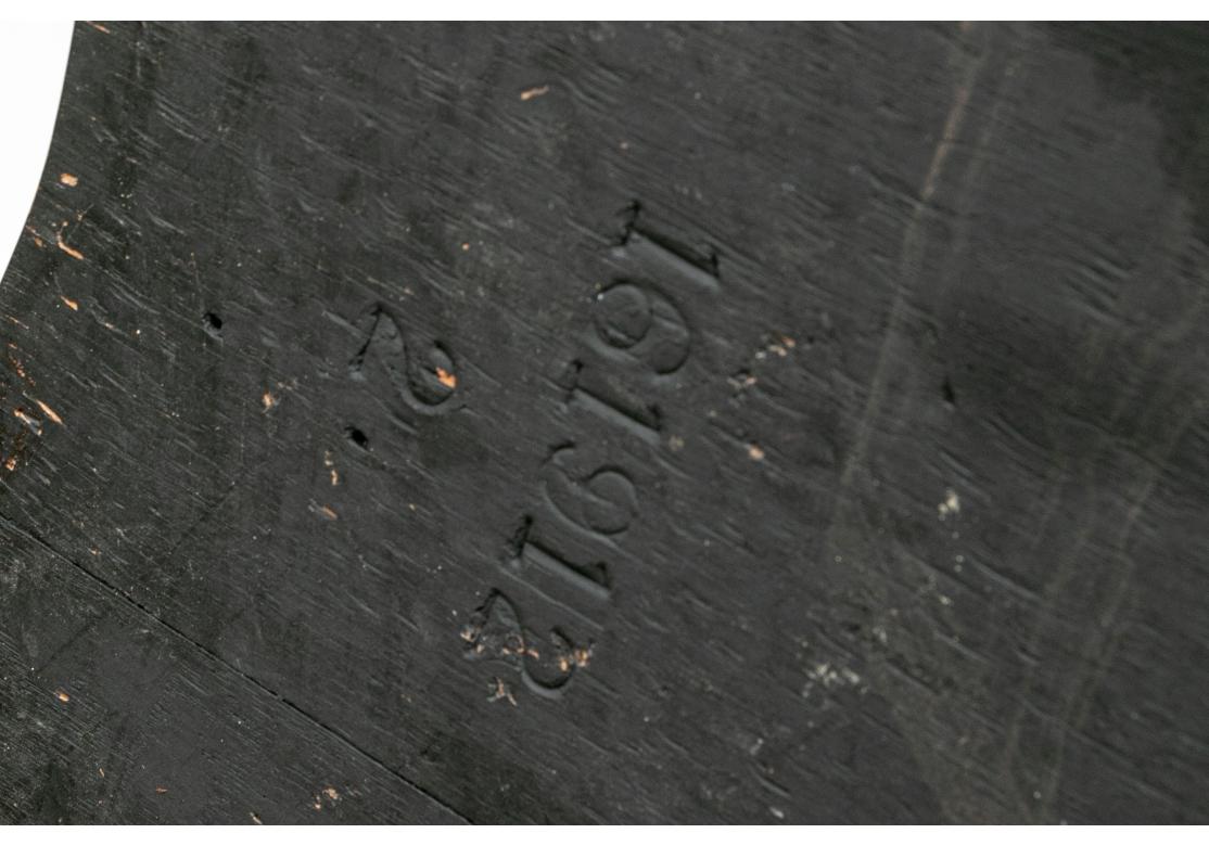 Pareja de mesas auxiliares en forma de cuña con motivos de madera de cebra para restaurar siglo XX en venta