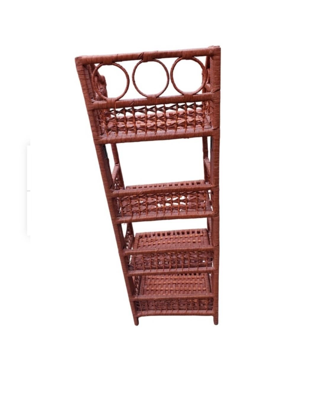Sconosciuto Coppia di librerie vintage in vimini a 4 ripiani etagere a scomparsa in vendita