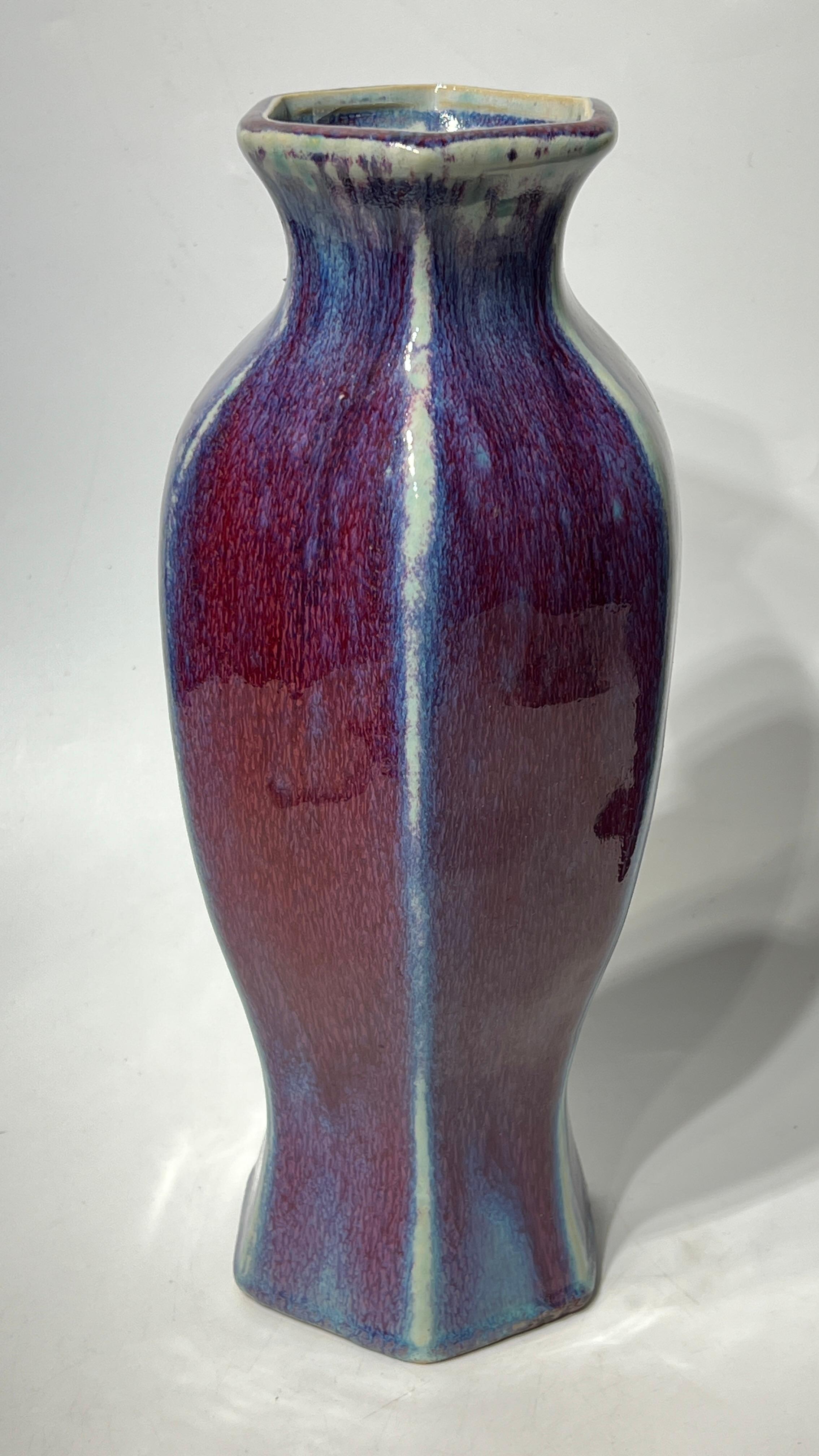 Coppia di vasi in ceramica smaltata Violet Flambe In condizioni buone in vendita a New York, NY