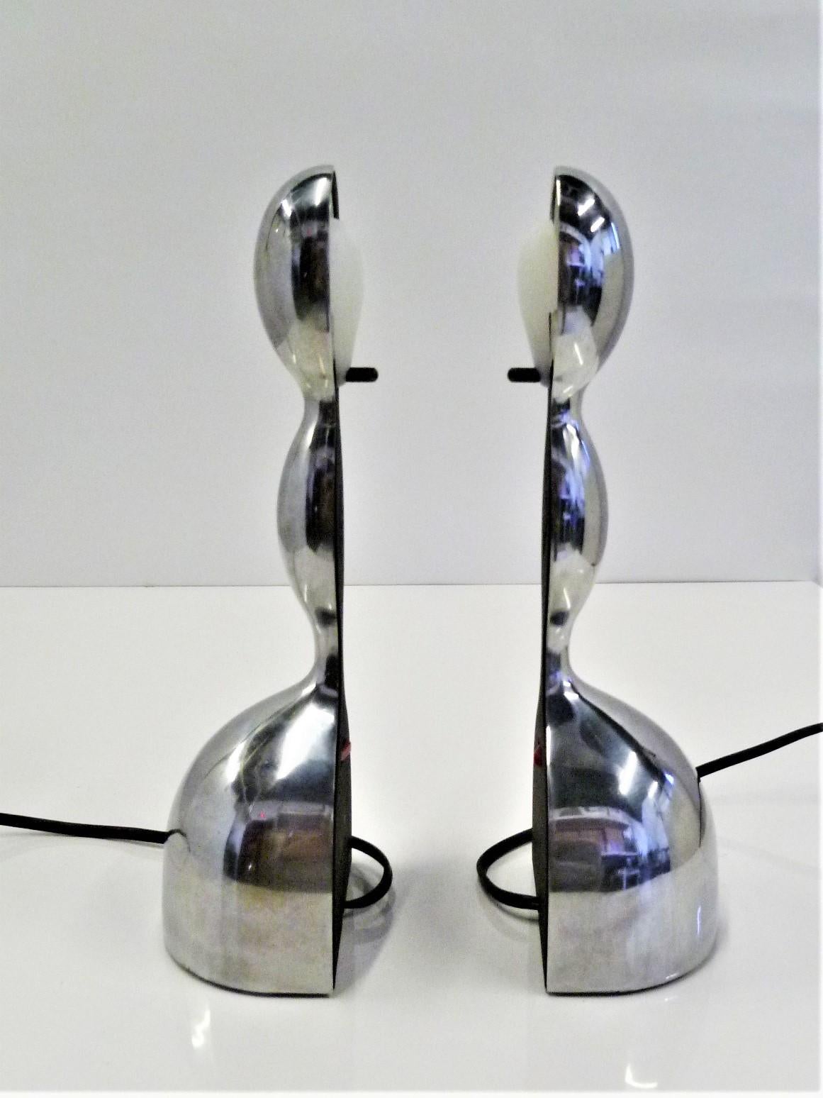 Postmoderne Paire de lampes de bureau modernes de l'ère spatiale Virgo par Ilaria Gibertini pour Nemo, Italie en vente