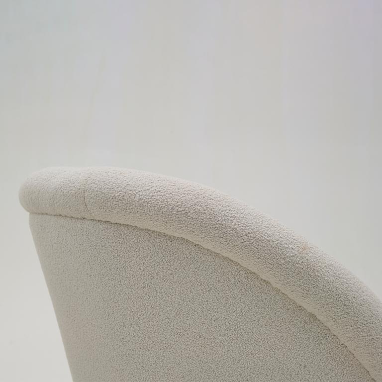 Pair Vladimir Kagan Crescent Chairs. White Boucle, 1970.  Beautiful Condition For Sale 2