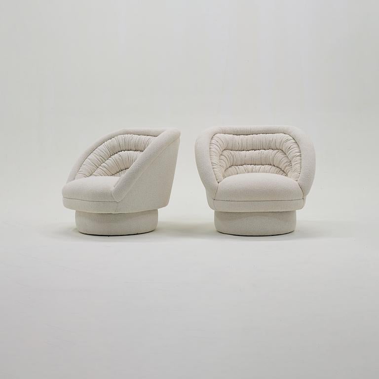 Mid-Century Modern Pair Vladimir Kagan Crescent Chairs. White Boucle, 1970.  Beautiful Condition For Sale