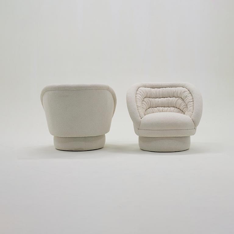 American Pair Vladimir Kagan Crescent Chairs. White Boucle, 1970.  Beautiful Condition For Sale