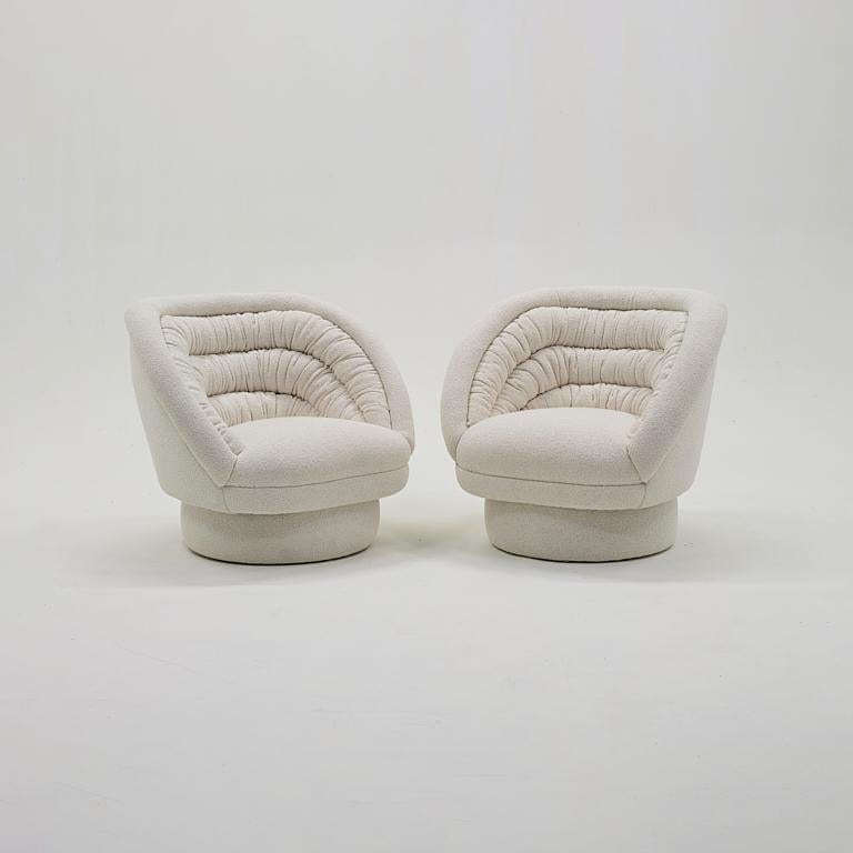 Late 20th Century Pair Vladimir Kagan Crescent Chairs. White Boucle, 1970.  Beautiful Condition For Sale