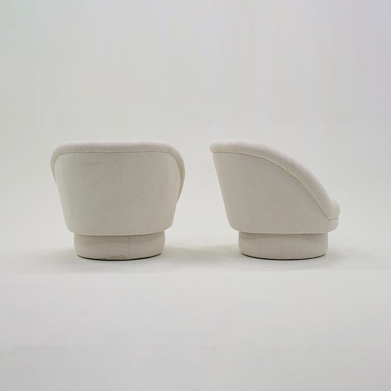 Pair Vladimir Kagan Crescent Chairs. White Boucle, 1970.  Beautiful Condition For Sale 1