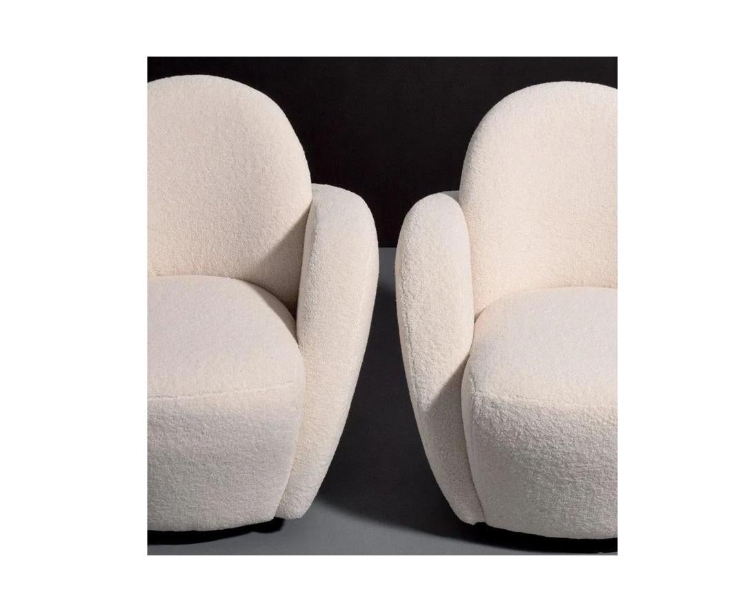 Pair Vladimir Kagan Swivel Lounge Chairs in Ivory Bouclé In Excellent Condition For Sale In Dallas, TX