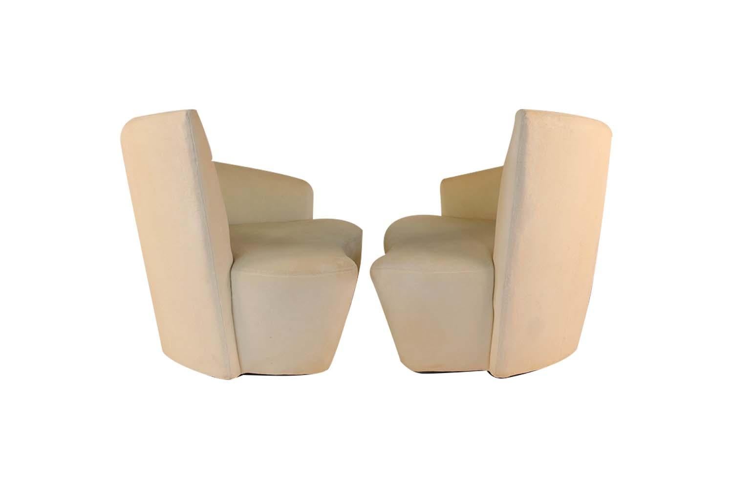 Pair of Vladimir Kagan Weiman Preview Bilbao Swivel Lounge Chairs In Good Condition In Baltimore, MD