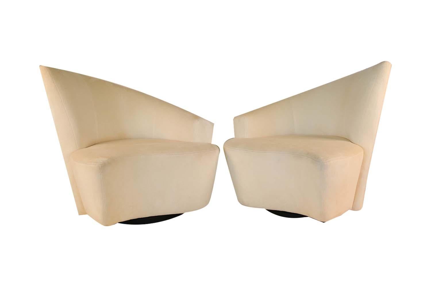 Late 20th Century Pair of Vladimir Kagan Weiman Preview Bilbao Swivel Lounge Chairs