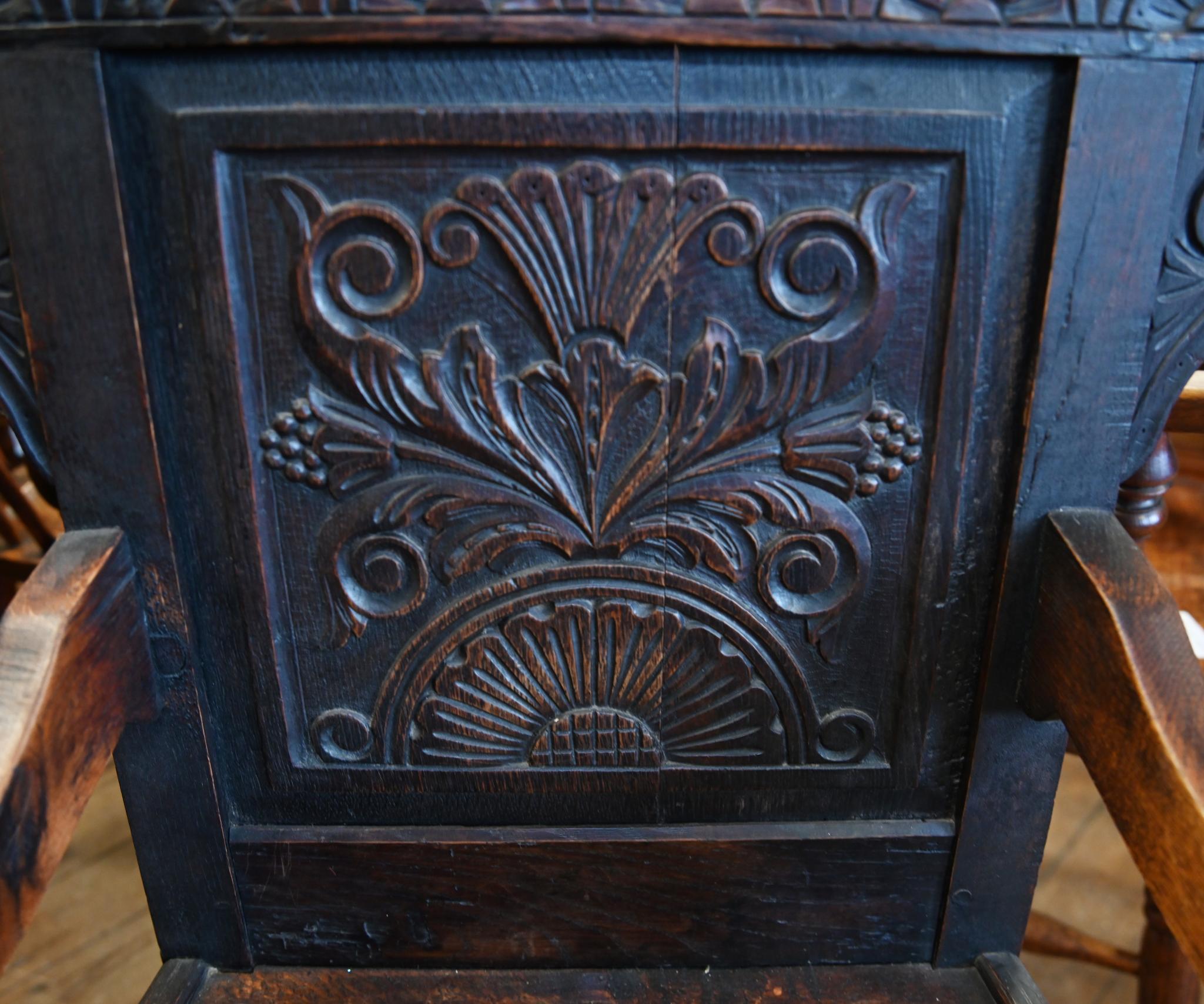 Paar Wainscot-Stühle aus geschnitzter Eiche, viktorianisch 1840 (Mittleres 19. Jahrhundert) im Angebot