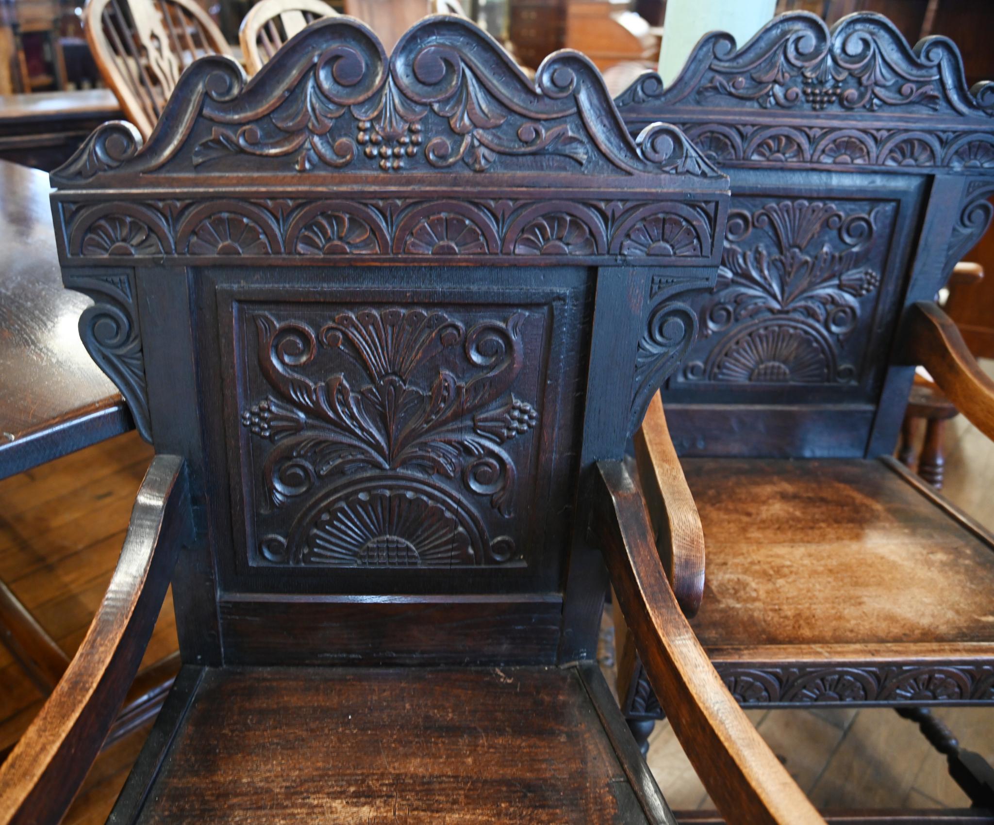 Paar Wainscot-Stühle aus geschnitzter Eiche, viktorianisch 1840 im Angebot 1