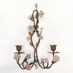 Pareja apliques, apliques de pared, flores de bronce y porcelana, Francia años 1900