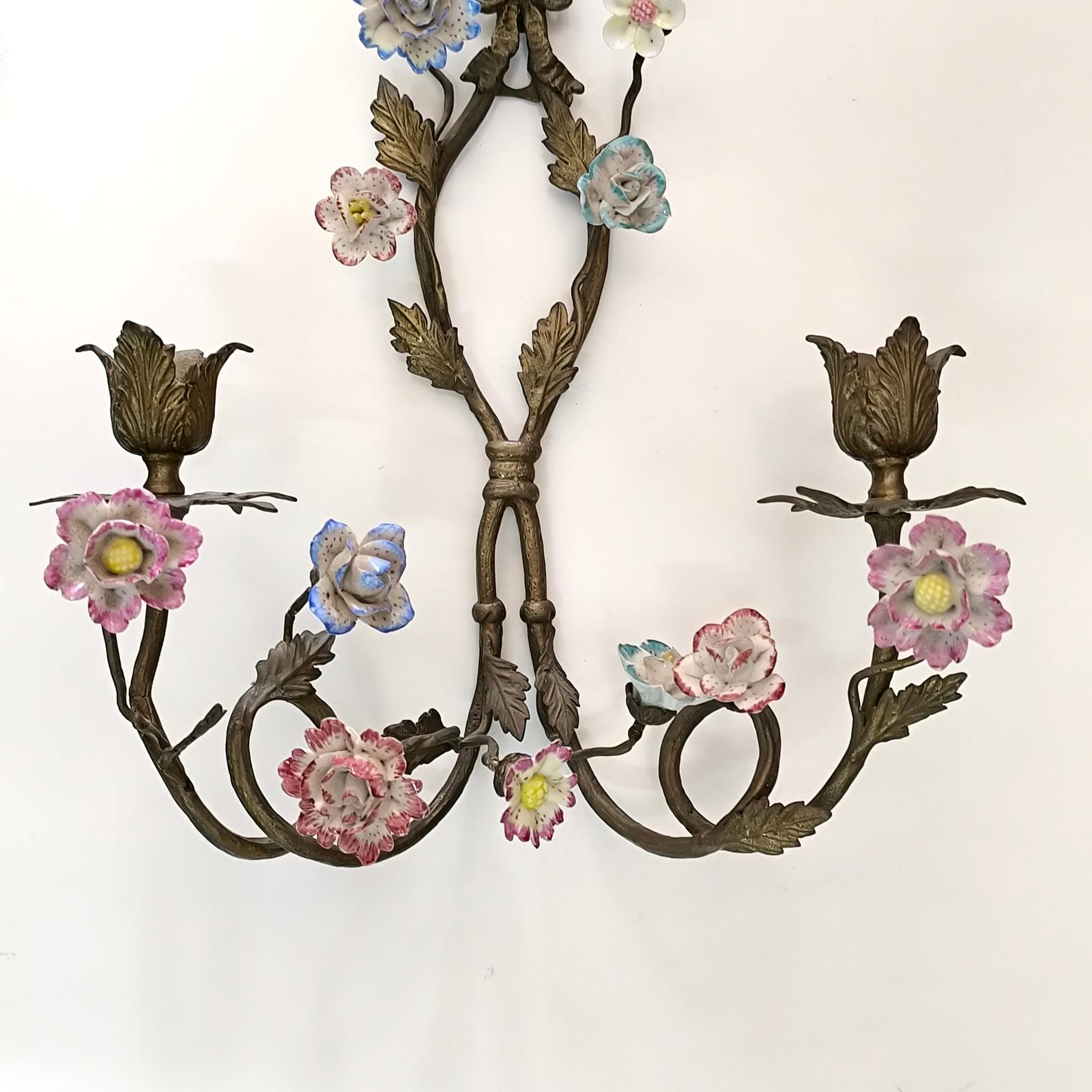 Pair Wall Appliques, Wall Sconces, Bronze and Porcelain Flowers, France 1900s In Good Condition For Sale In Bochum, NRW