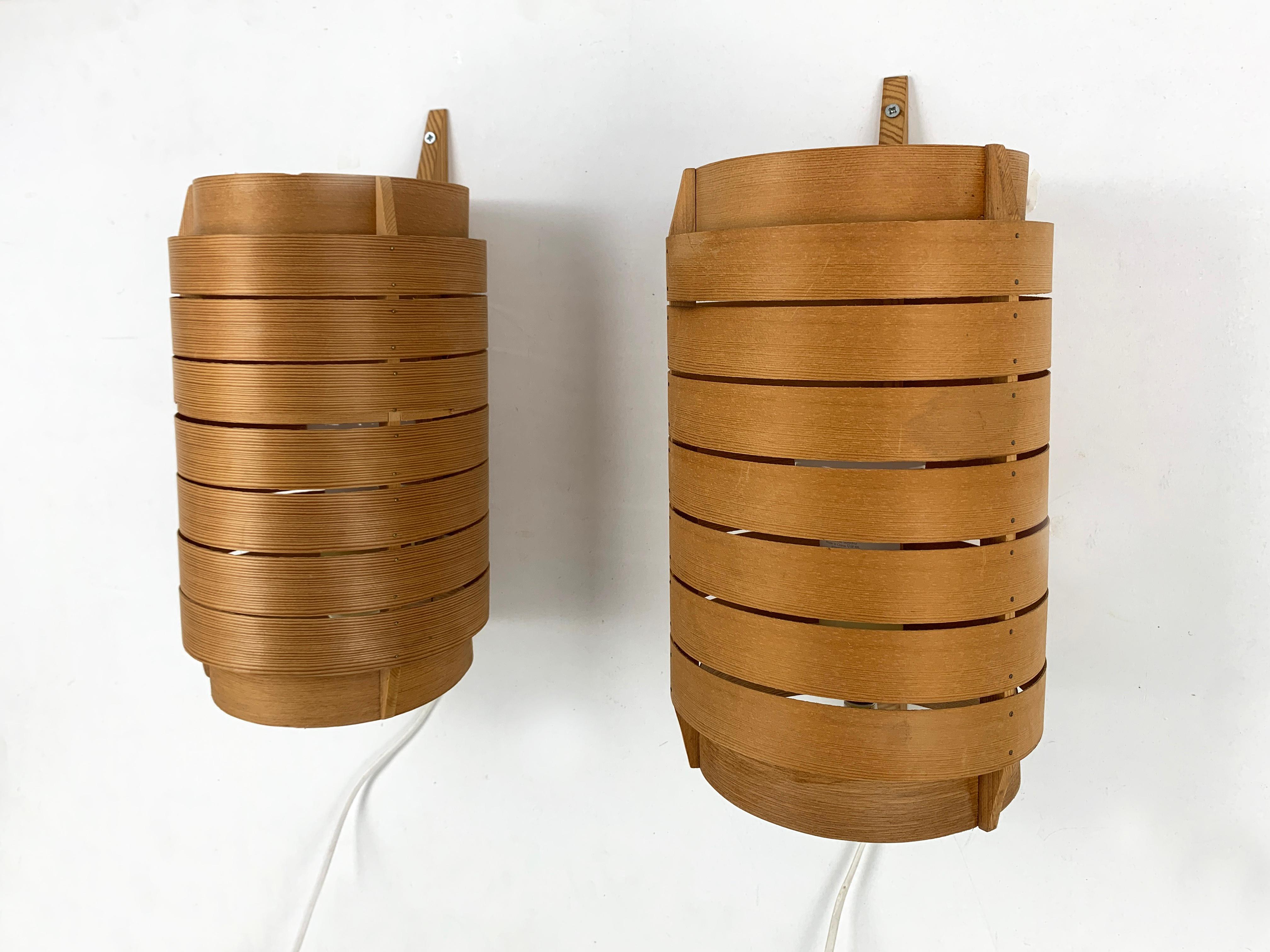 Pareja de apliques V-156 de madera de pino de Hans-Agne Jakobsson para AB Markaryd, años 60 siglo XX en venta