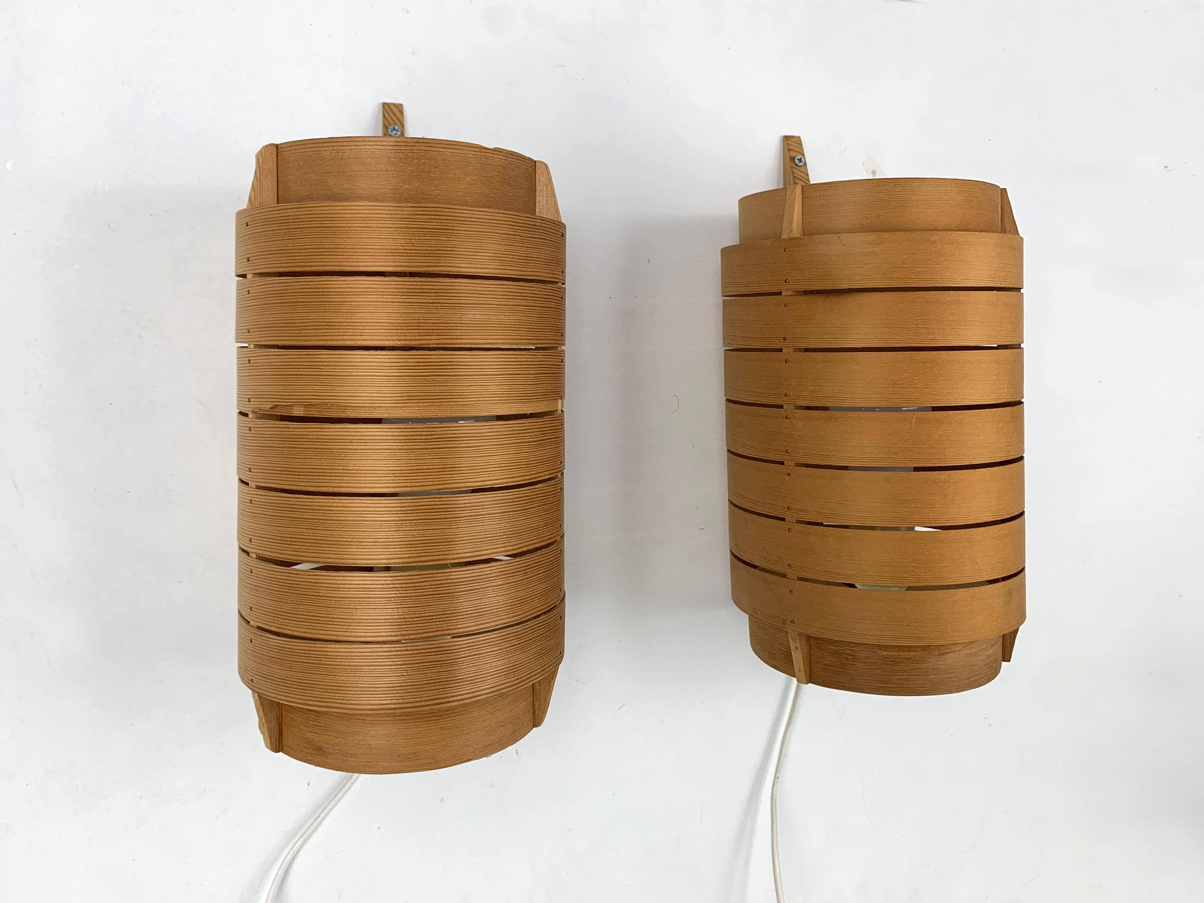 Pareja de apliques V-156 de madera de pino de Hans-Agne Jakobsson para AB Markaryd, años 60 Pino en venta