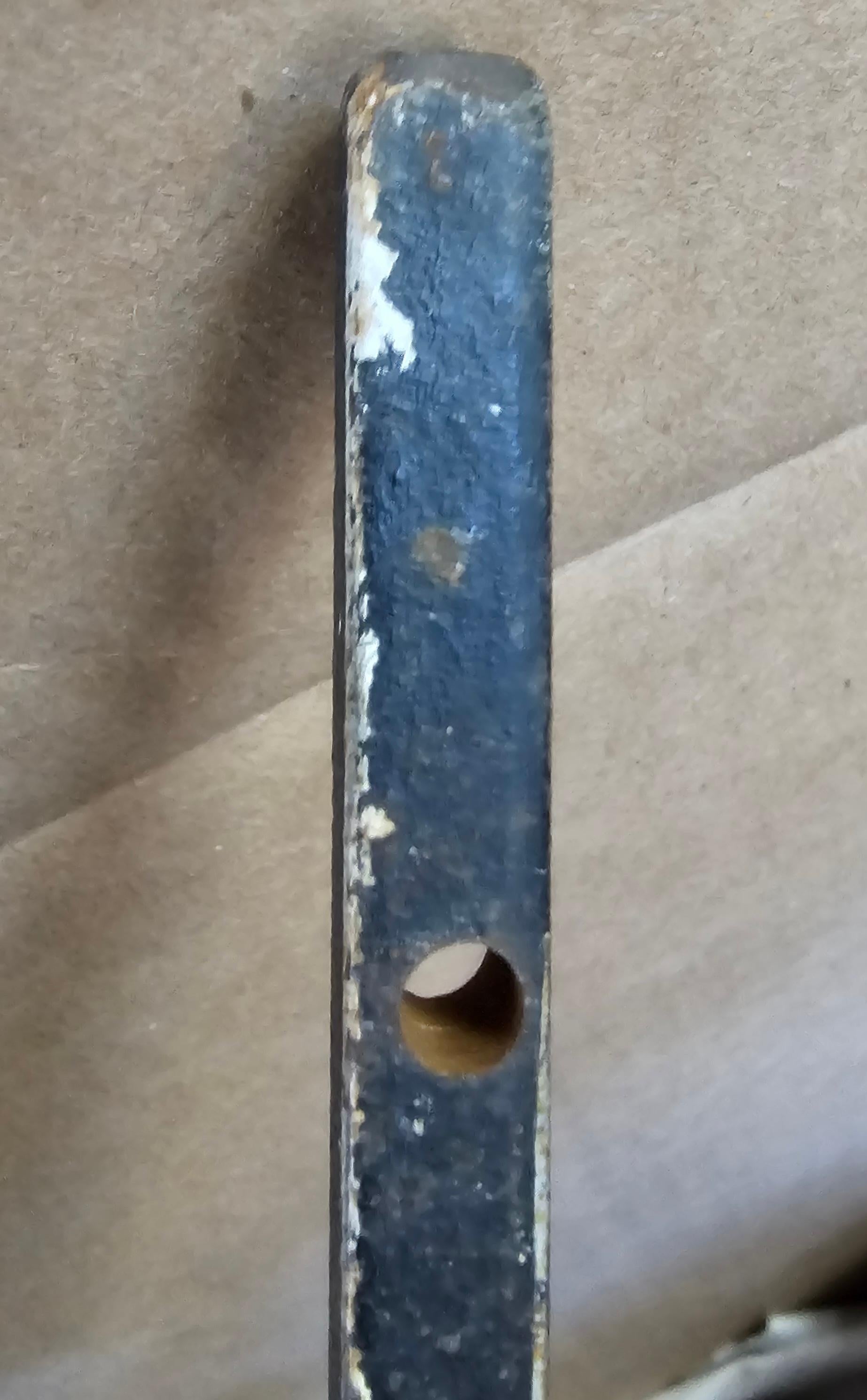Pareja de Apliques de Hierro con Lámpara de Cristal Ámbar enjaulado mexicano pesado en Bueno estado para la venta en Germantown, MD