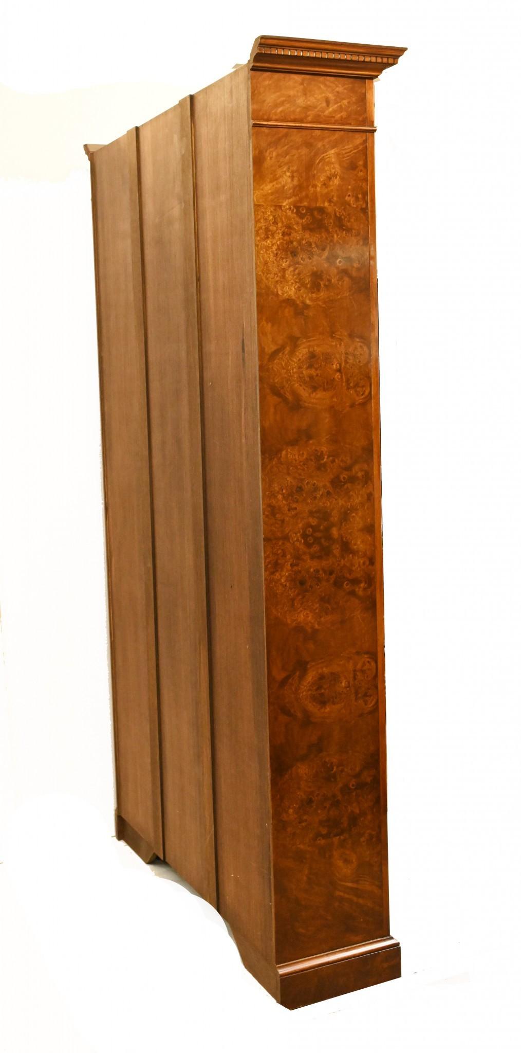 Pair Walnut Bookcases - Regency Sheraton Open Front In Good Condition For Sale In Potters Bar, GB