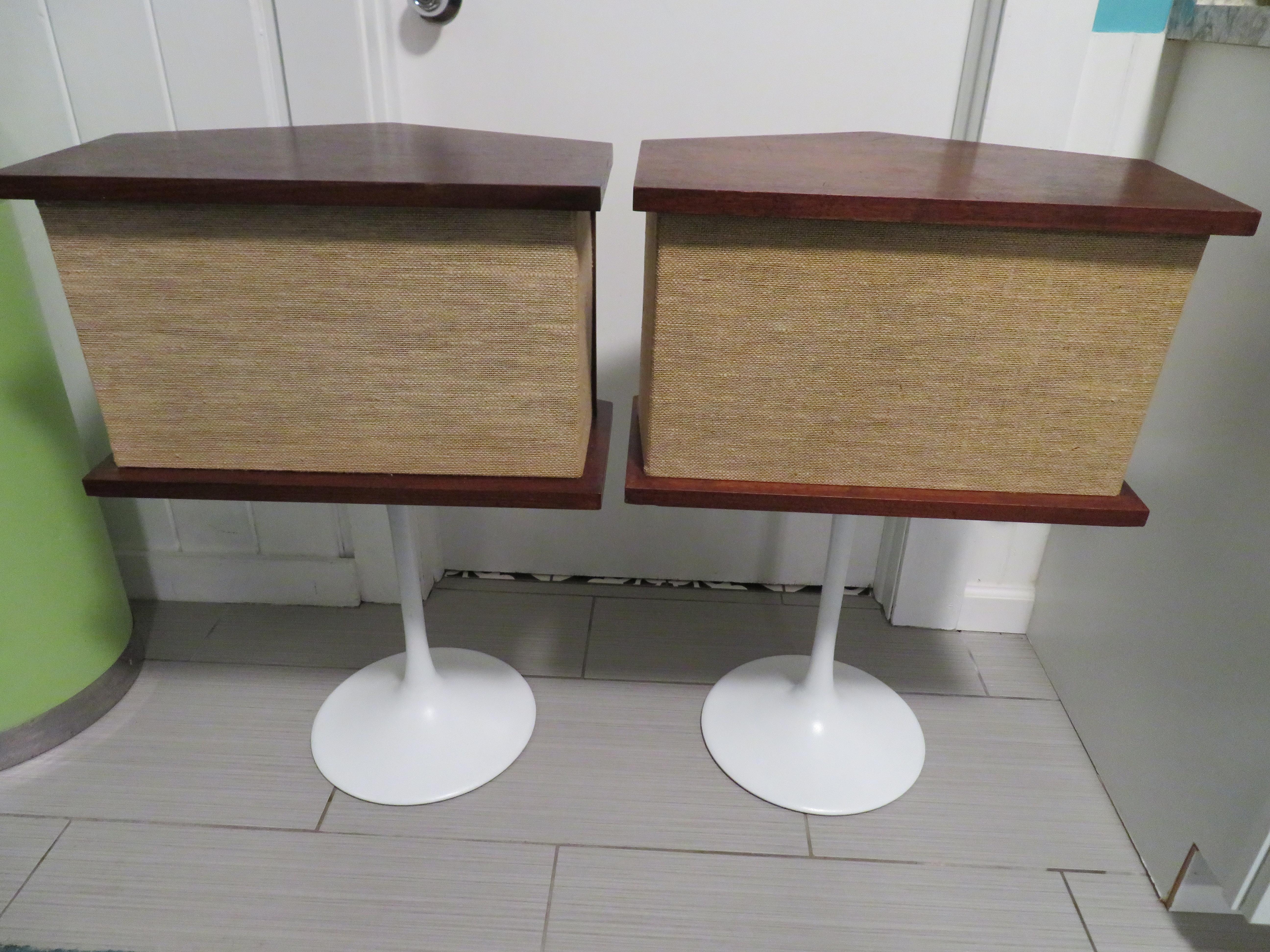 Vintage pair of Bose speakers 901 series with equalizer on Saarinen tulip base stands. The stands have been freshened up with a new coat of white paint and look great.