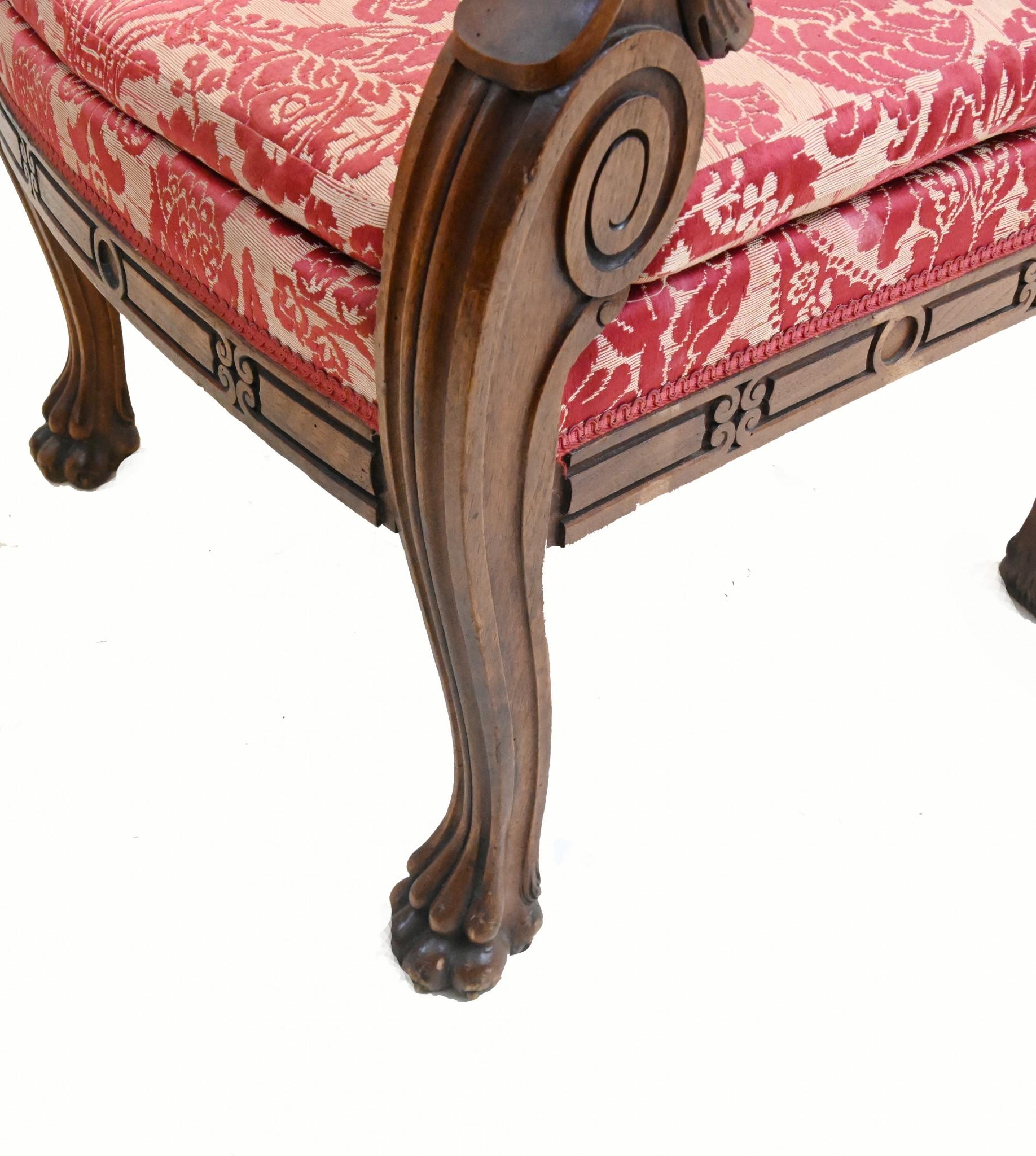 Coppia di poltrone francesi in noce intagliate Fauteuil di fattoria in vendita 3