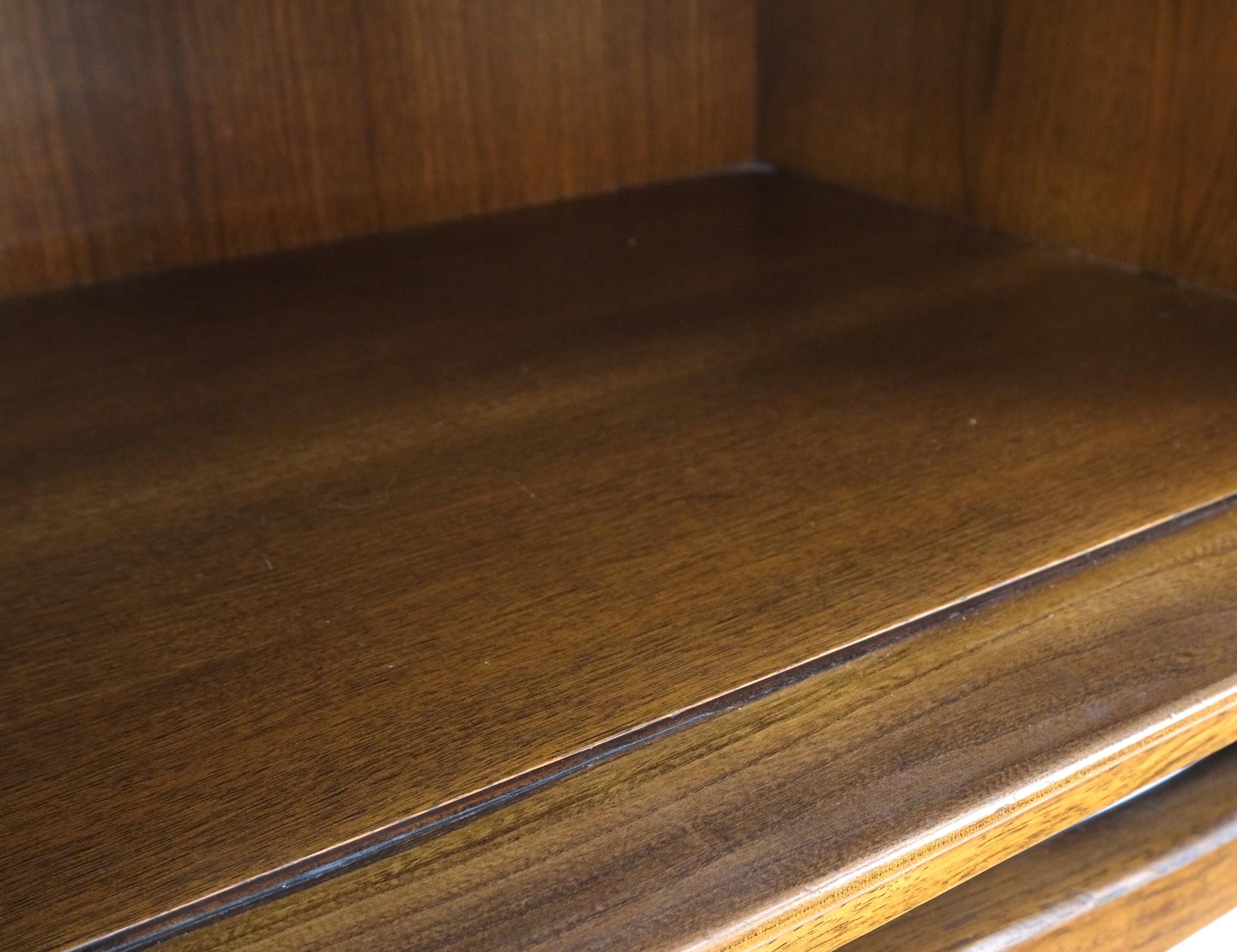 Paire de tables de nuit à un tiroir en noyer de style mi-siècle moderne - Tables de chevet menthe ! Bon état - En vente à Rockaway, NJ