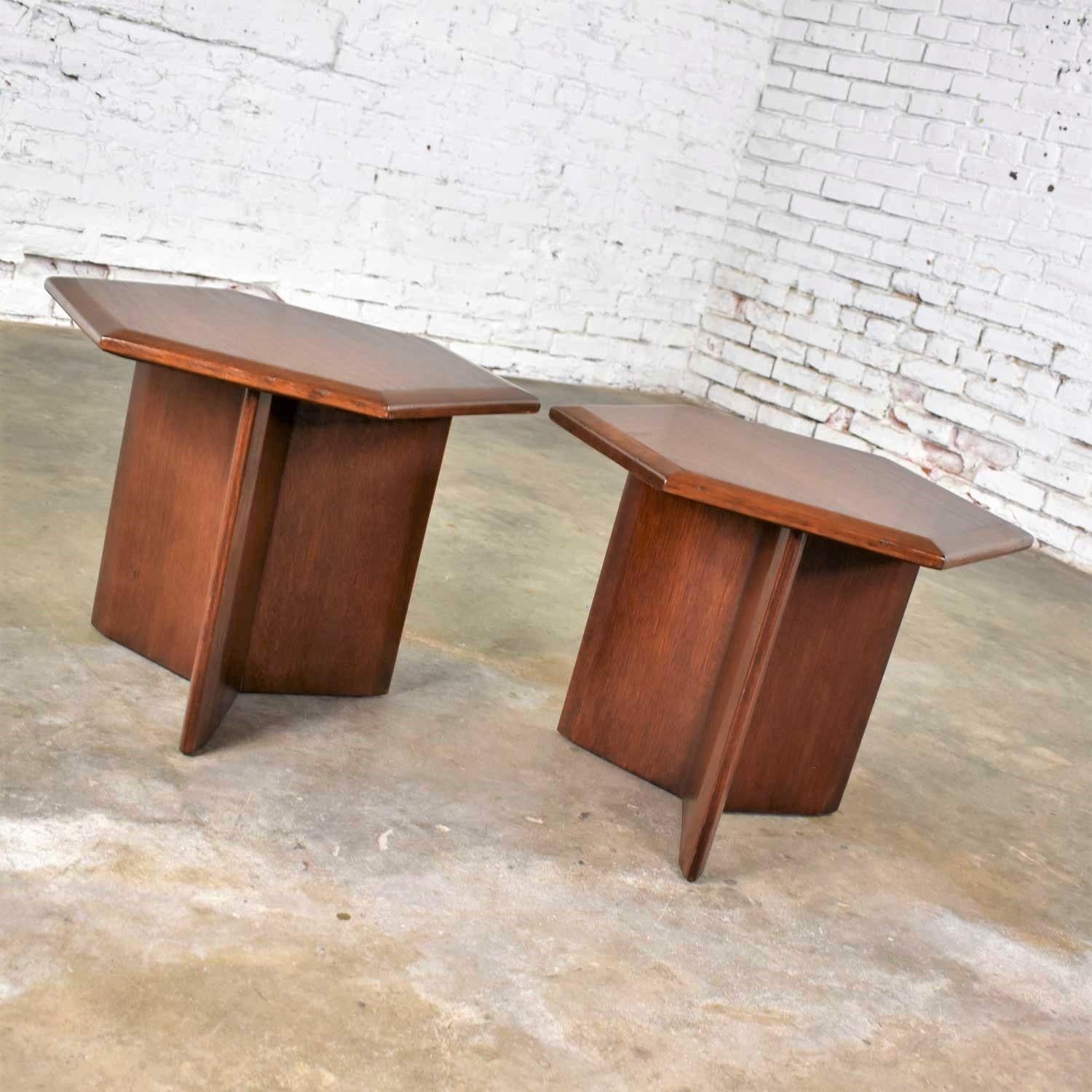 Mid-Century Modern Pair Walnut Stained Hexagon Side Tables Style of Frank Lloyd Wright for Henredon