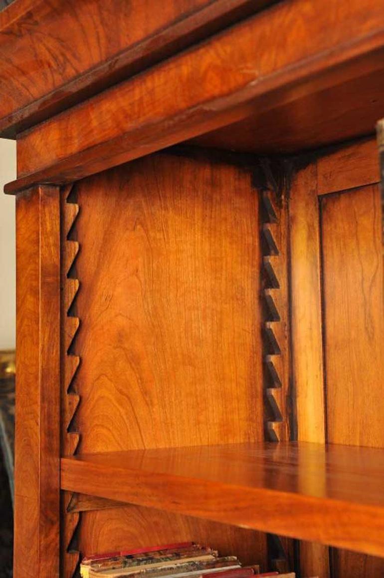 Coppia di librerie vittoriane in legno di noce in vendita 4