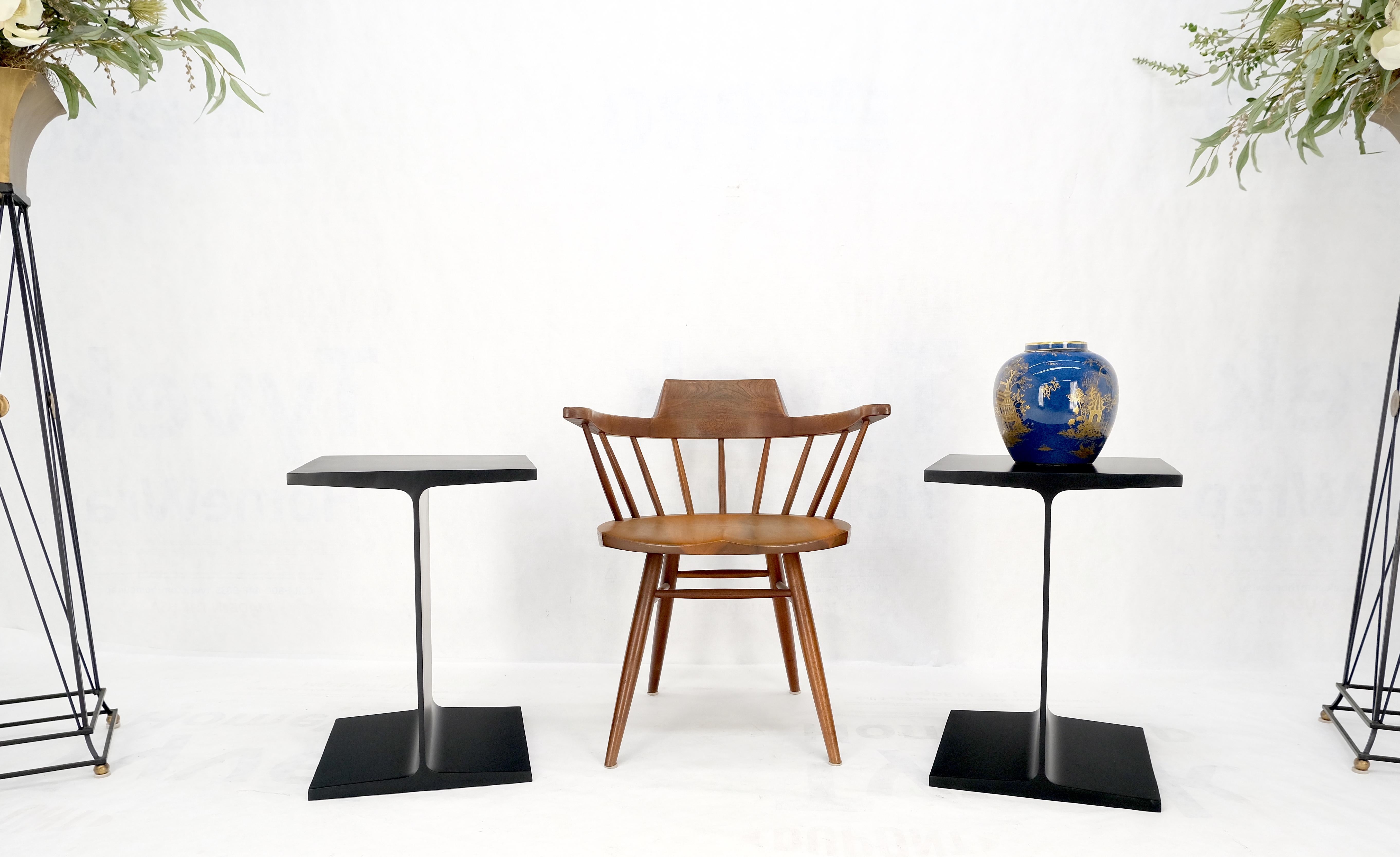 Pair Ward Bennet Black Enamel i Beam End Side Occasional Tables Stands Mint In Good Condition For Sale In Rockaway, NJ