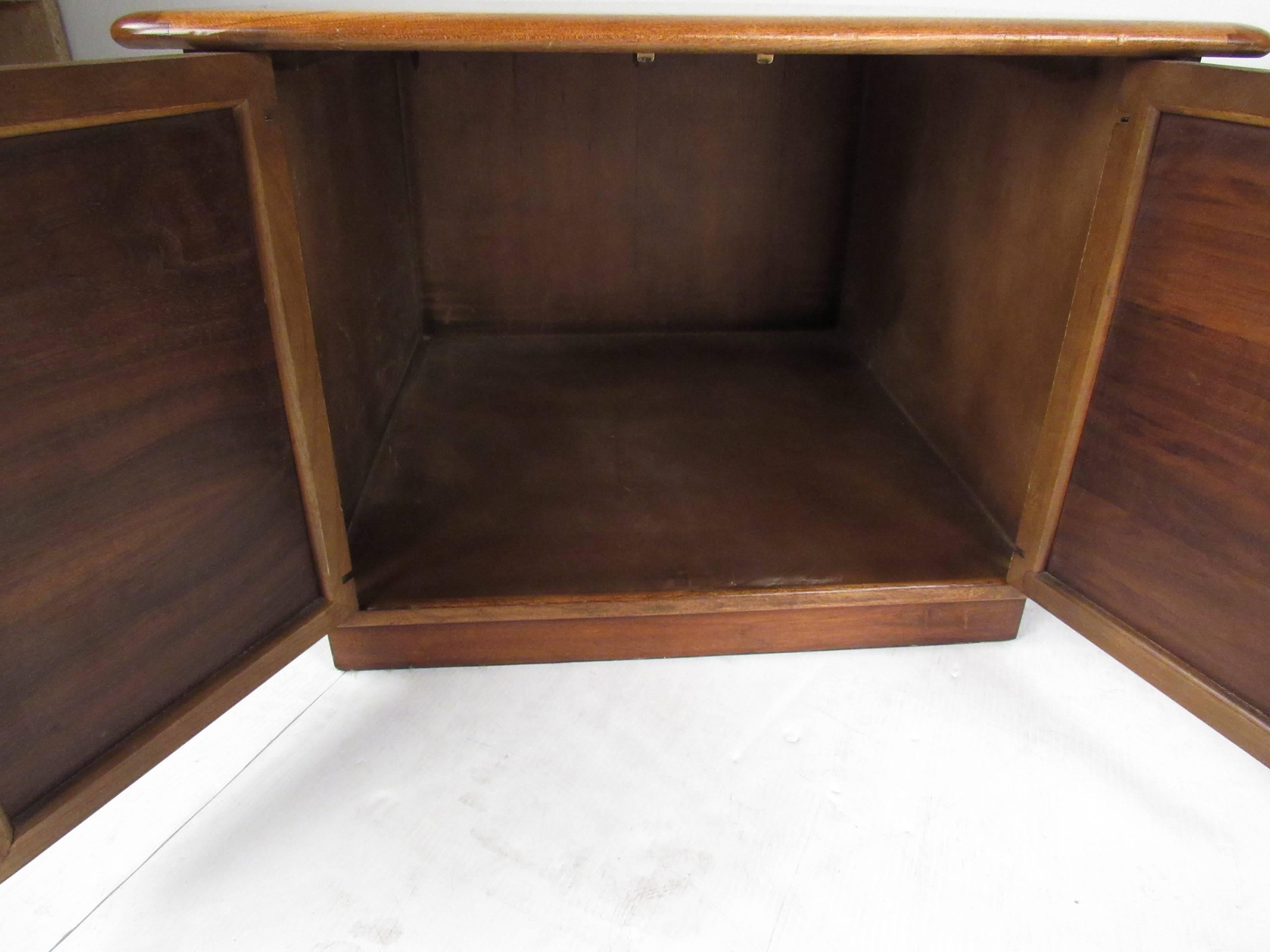 Mid-Century Modern Pair of Warren Church End Table Cabinets for Lane For Sale