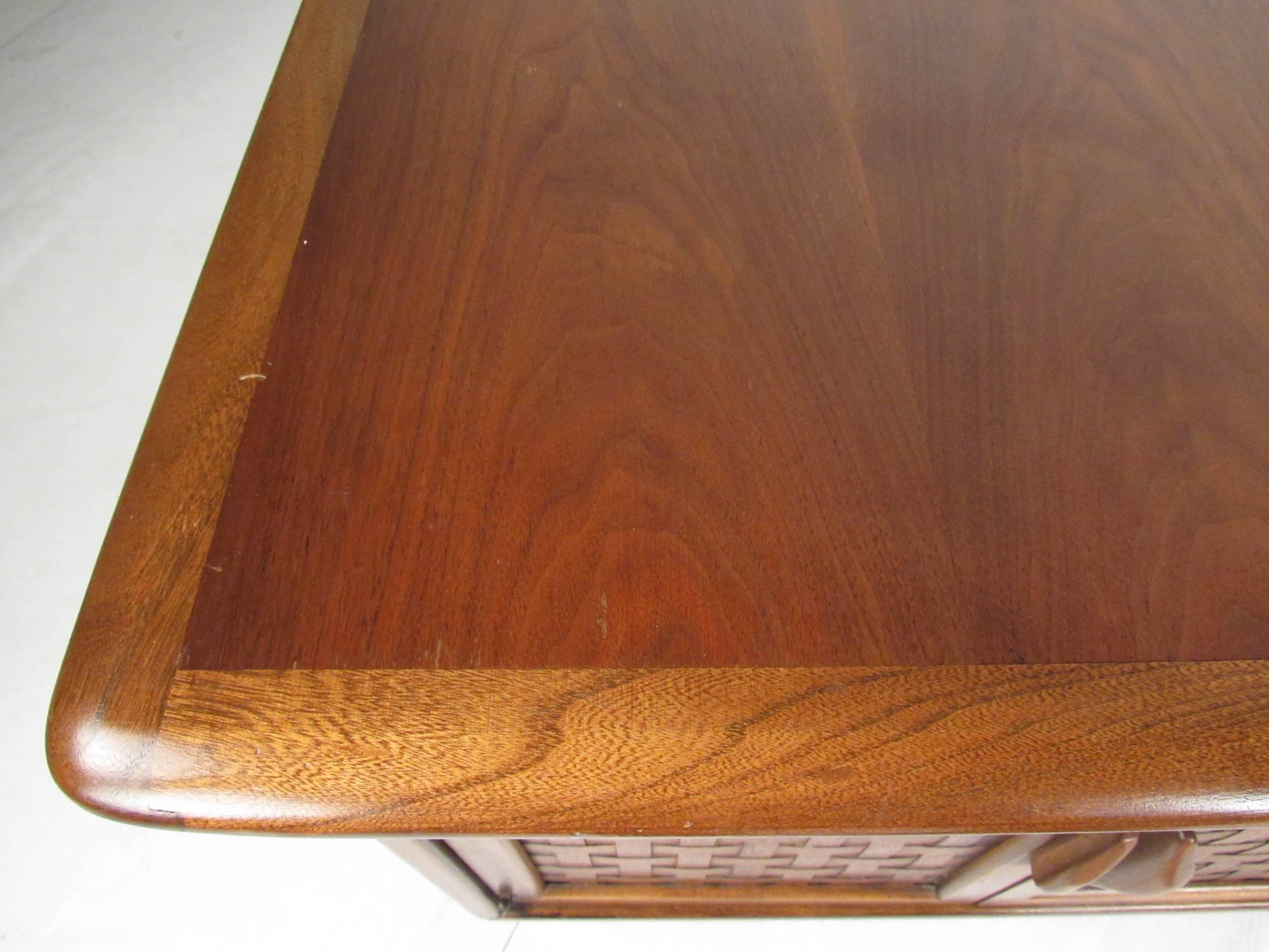 Pair of Warren Church End Table Cabinets for Lane In Good Condition For Sale In Brooklyn, NY