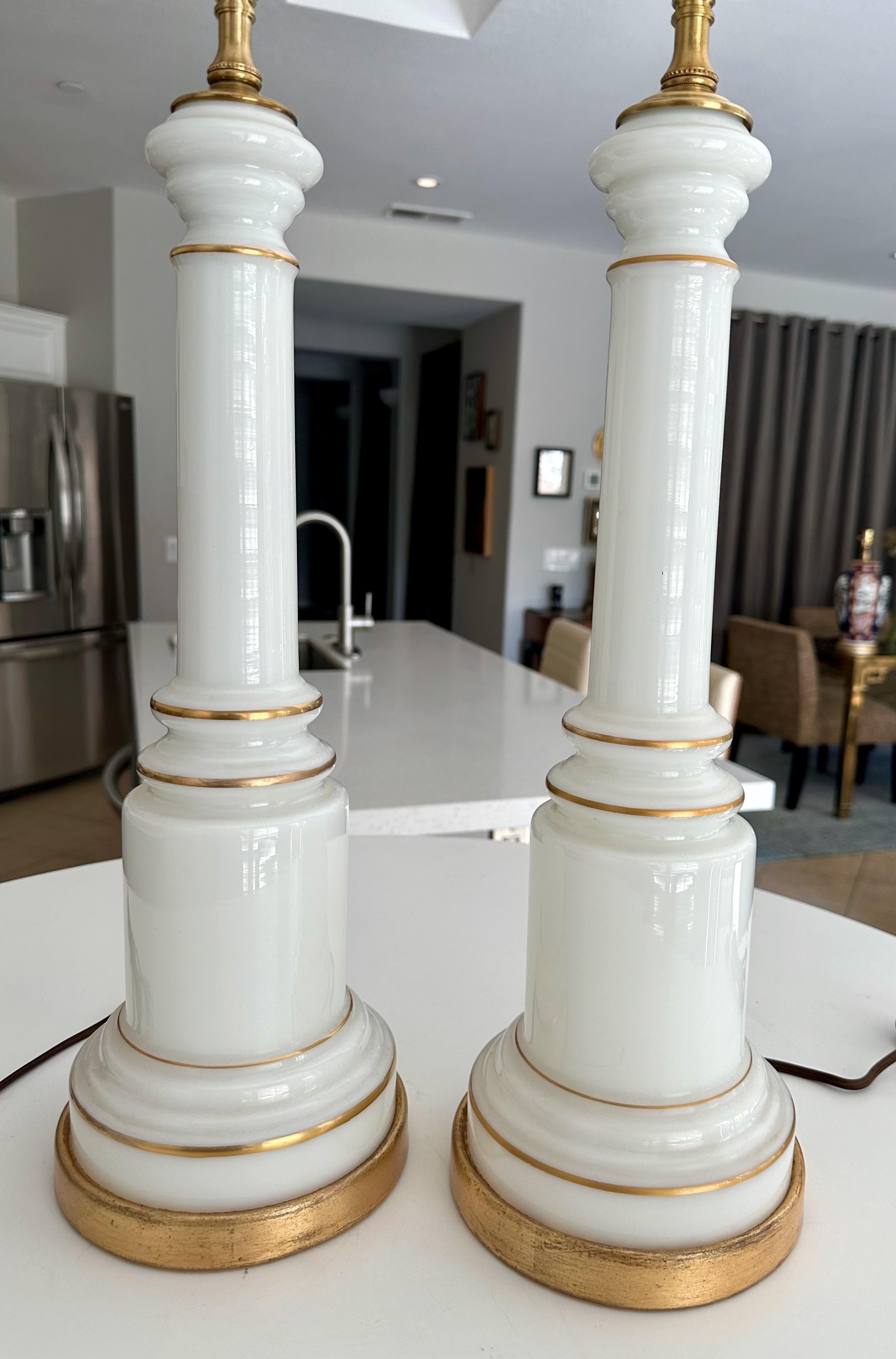 Pair Warren Kessler White Opaline Glass Mid-Century Table Lamps in vendita 5