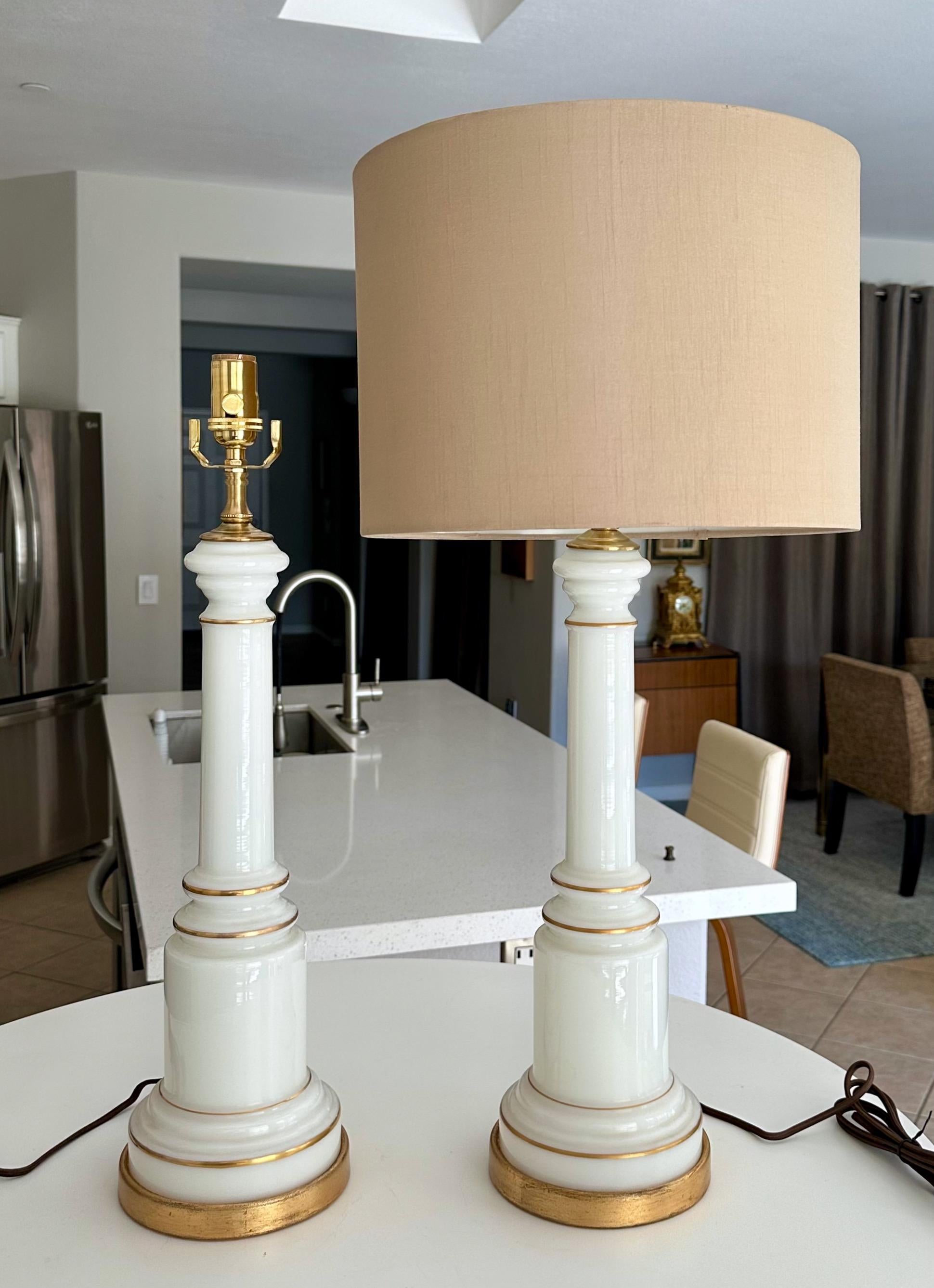 Pair Warren Kessler White Opaline Glass Mid-Century Table Lamps in vendita 11