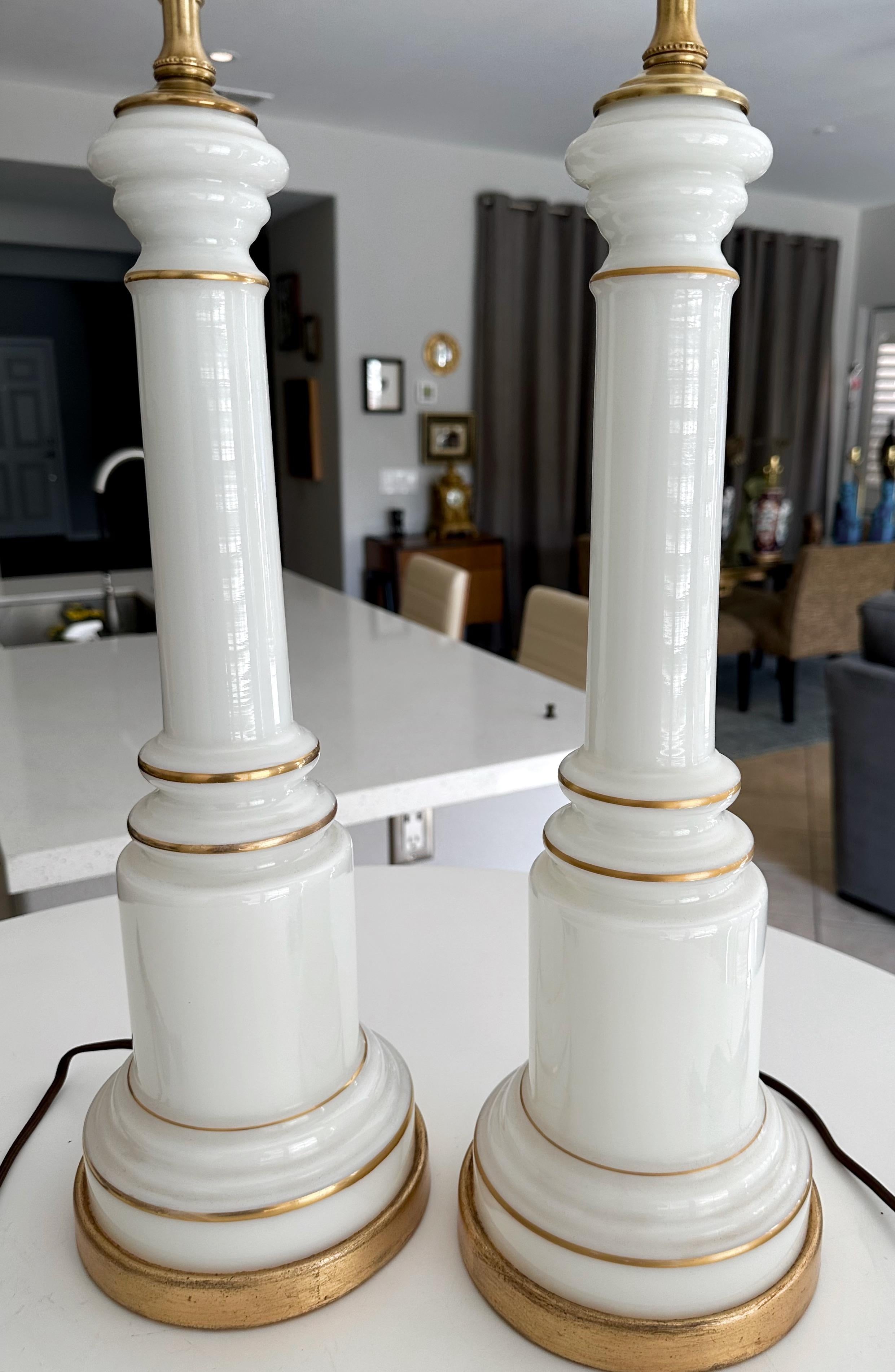 Pair Warren Kessler White Opaline Glass Mid-Century Table Lamps In condizioni buone in vendita a Palm Springs, CA