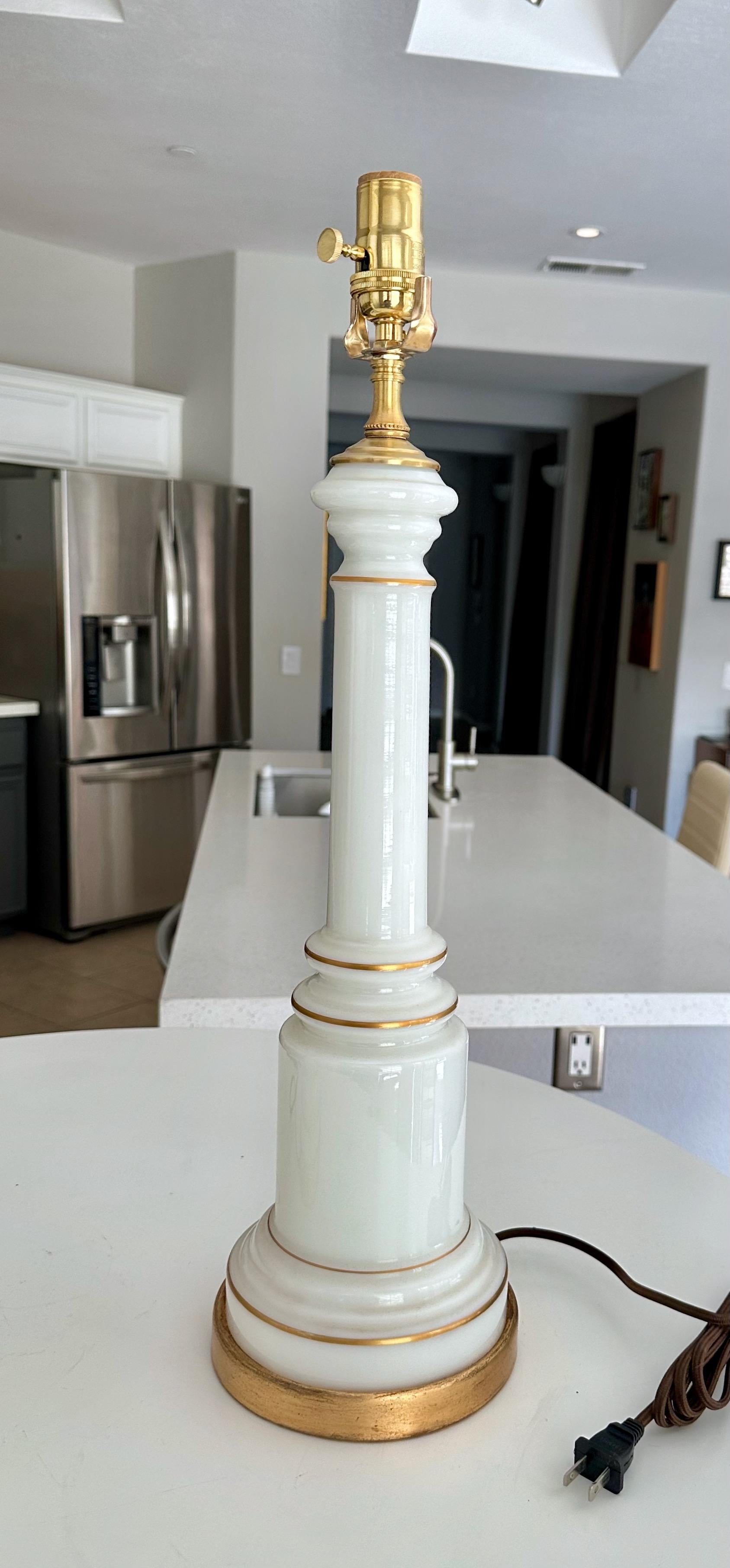 Ottone Pair Warren Kessler White Opaline Glass Mid-Century Table Lamps in vendita